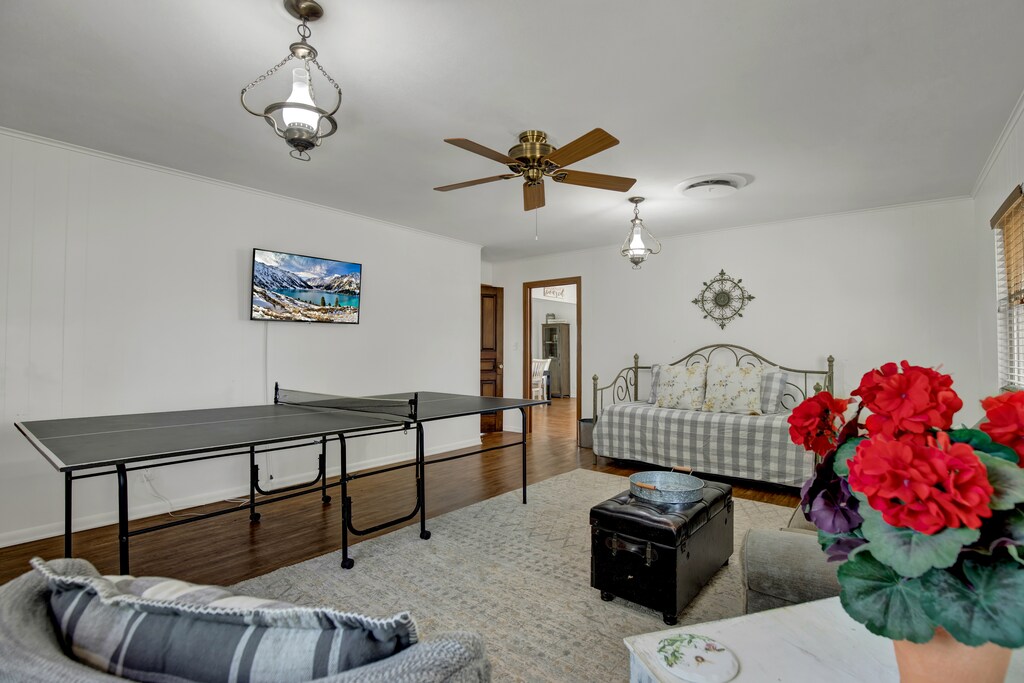 Main House - Room with a Trundle Daybed, Ping Pong Table, TV and Seating!
