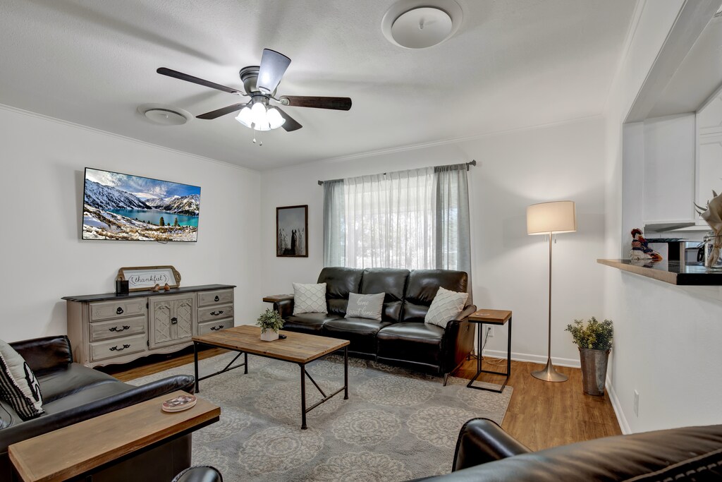 Main House - Inviting Living Room