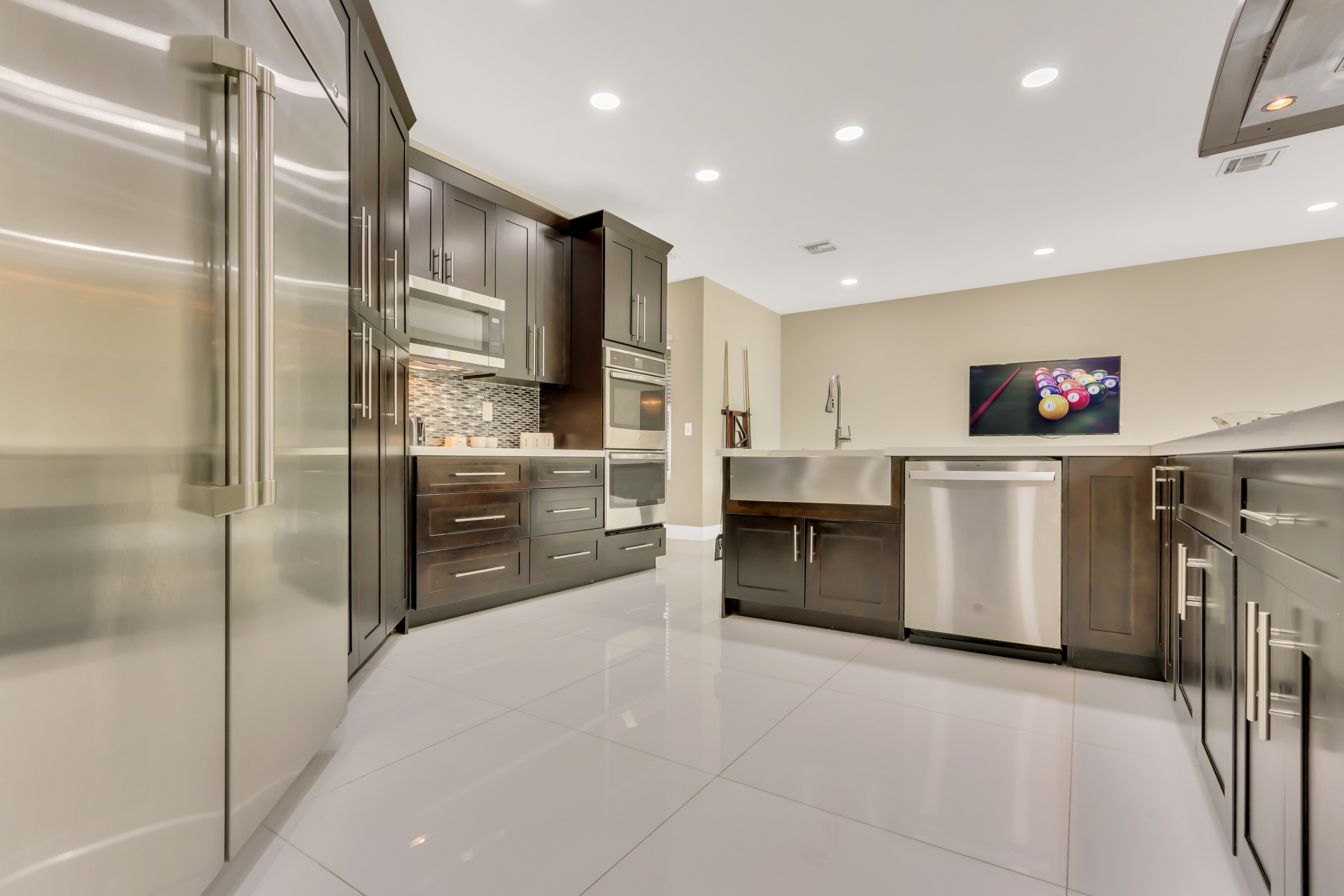 Modern kitchen equipped w/ top-of-the-line appliances