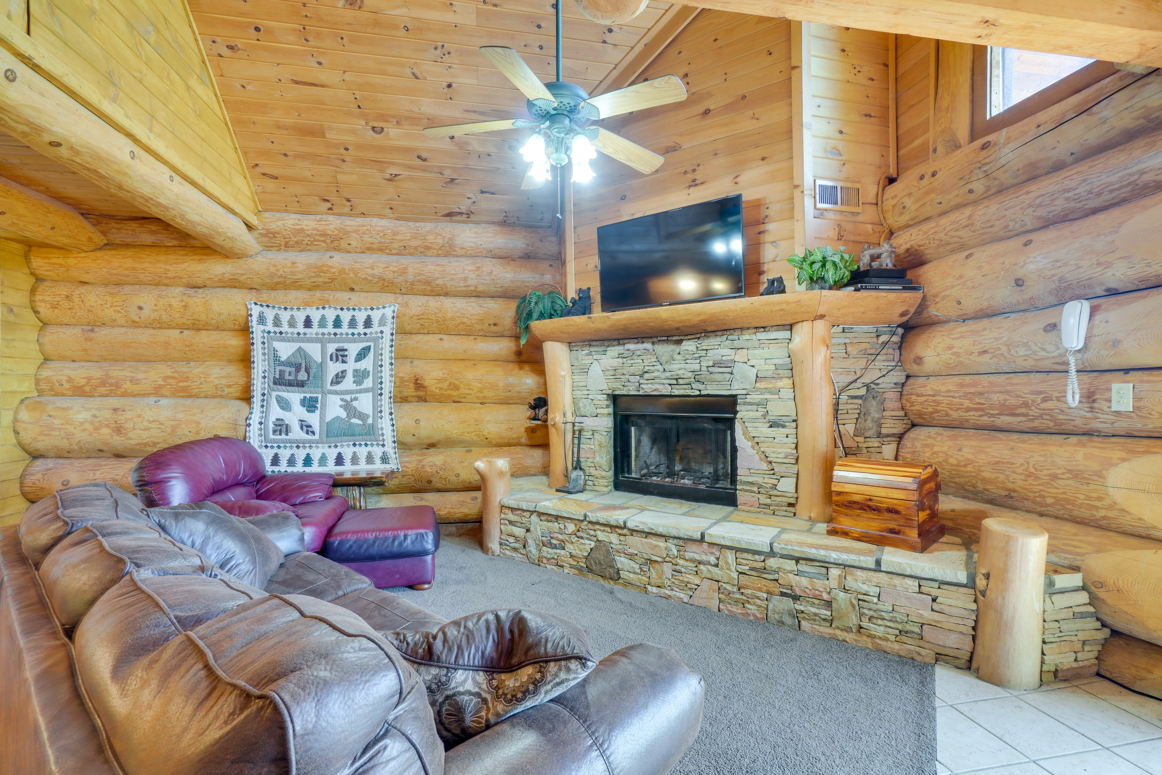Property Image 2 - Smoky Mountain Vacation Rental Cabin w/ Hot Tub!