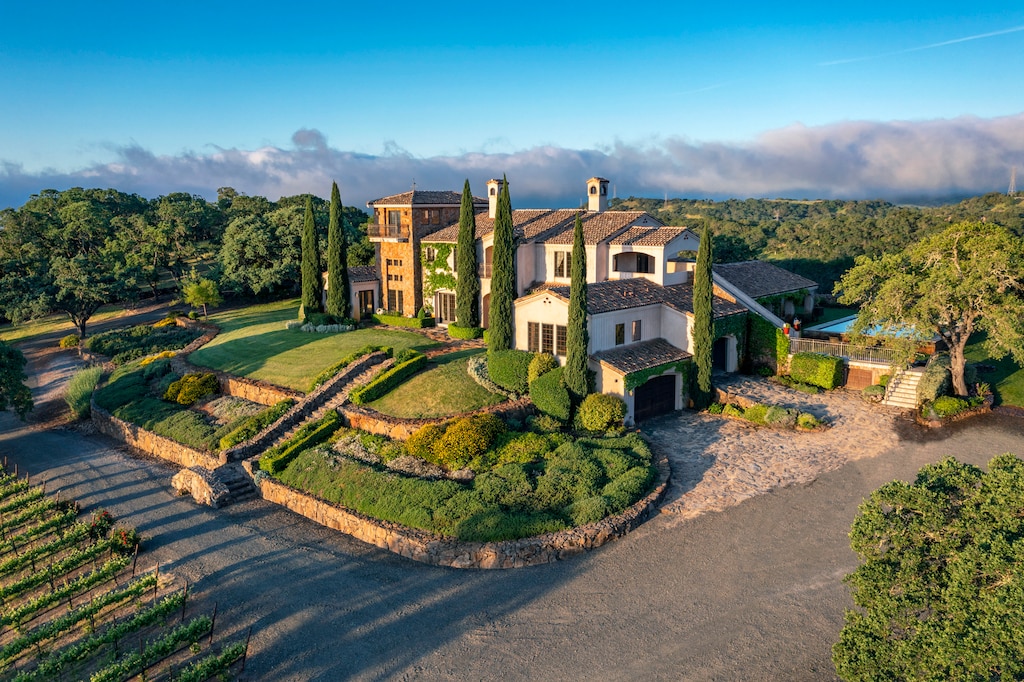 Welcome to Villa Capricho, a luxurious vacation home located in the heart of California's wine country