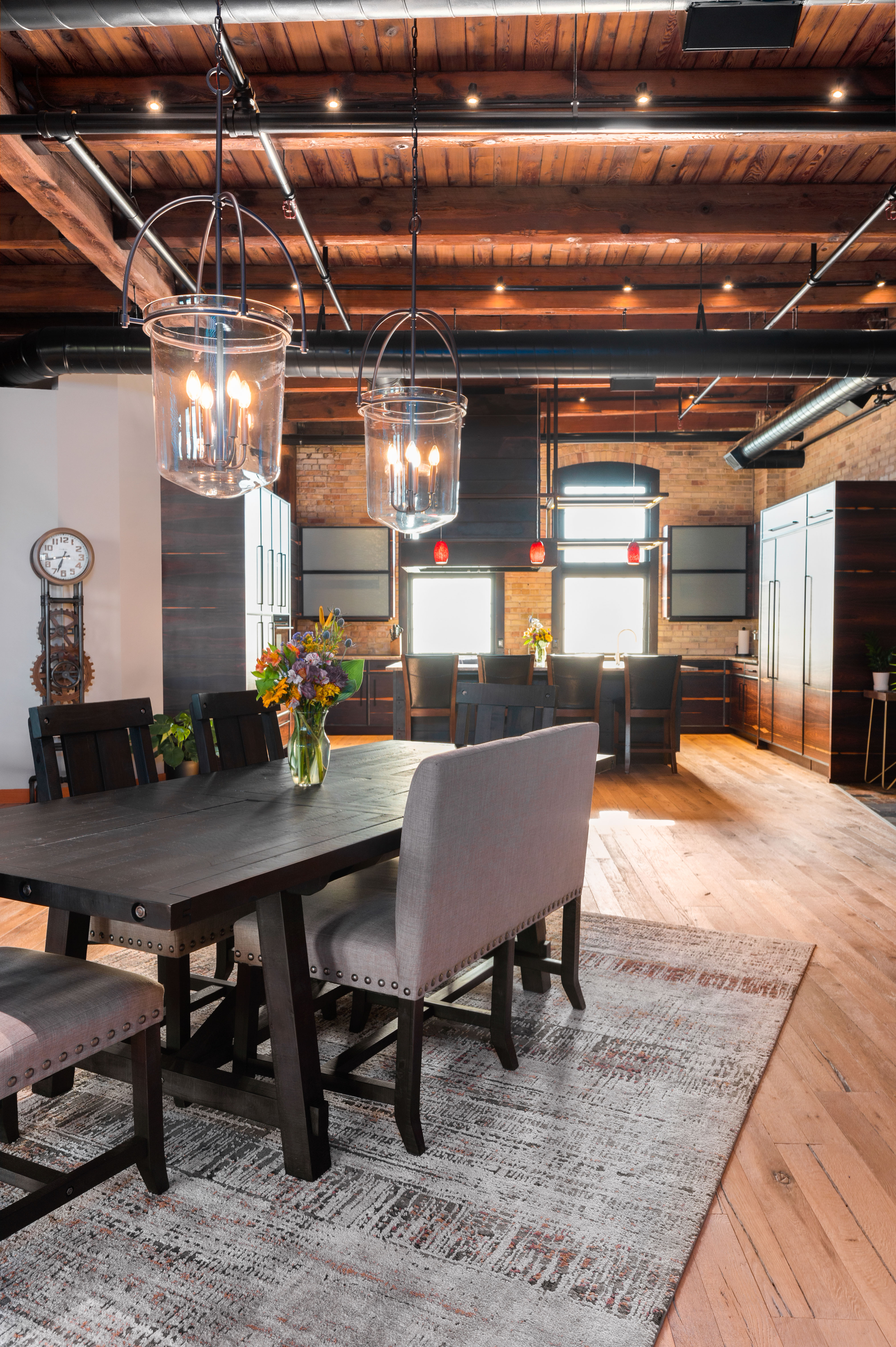 Dining table for 6 with views of downtown skyline