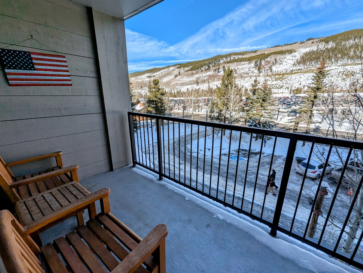 Private balcony with Keystone views