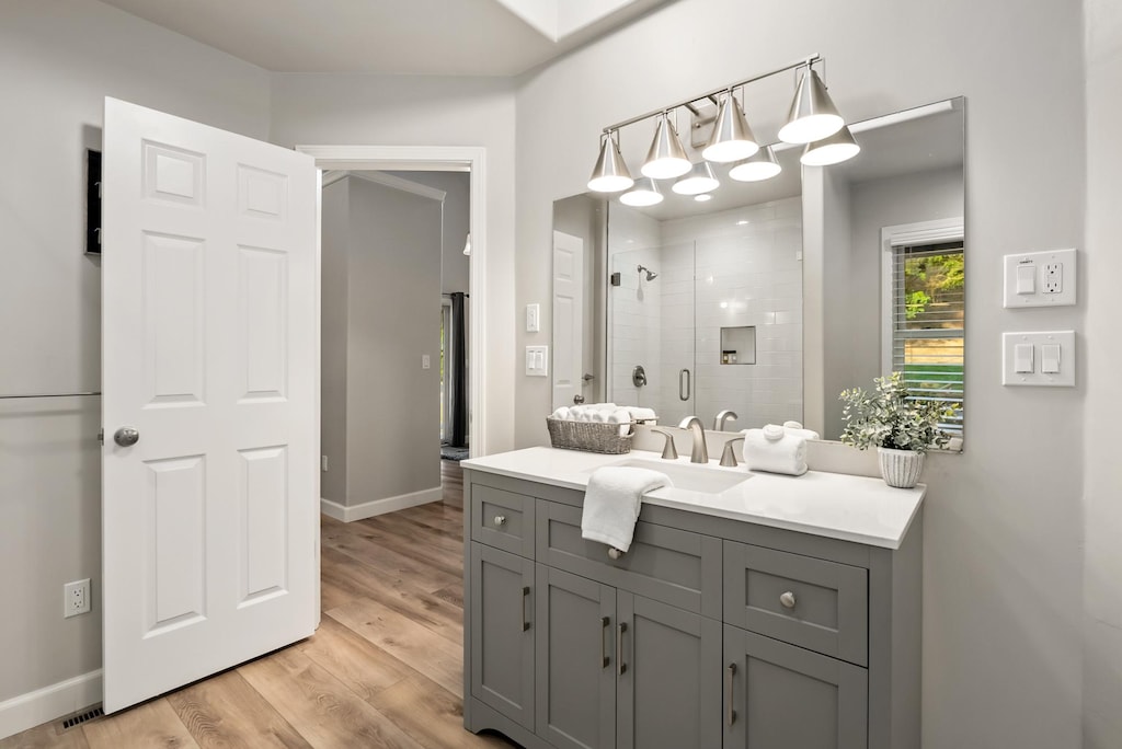 Shared Hallway Full Bathroom