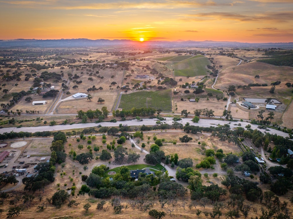 Your only 20 minutes to downtown Paso, even closer to award-winn