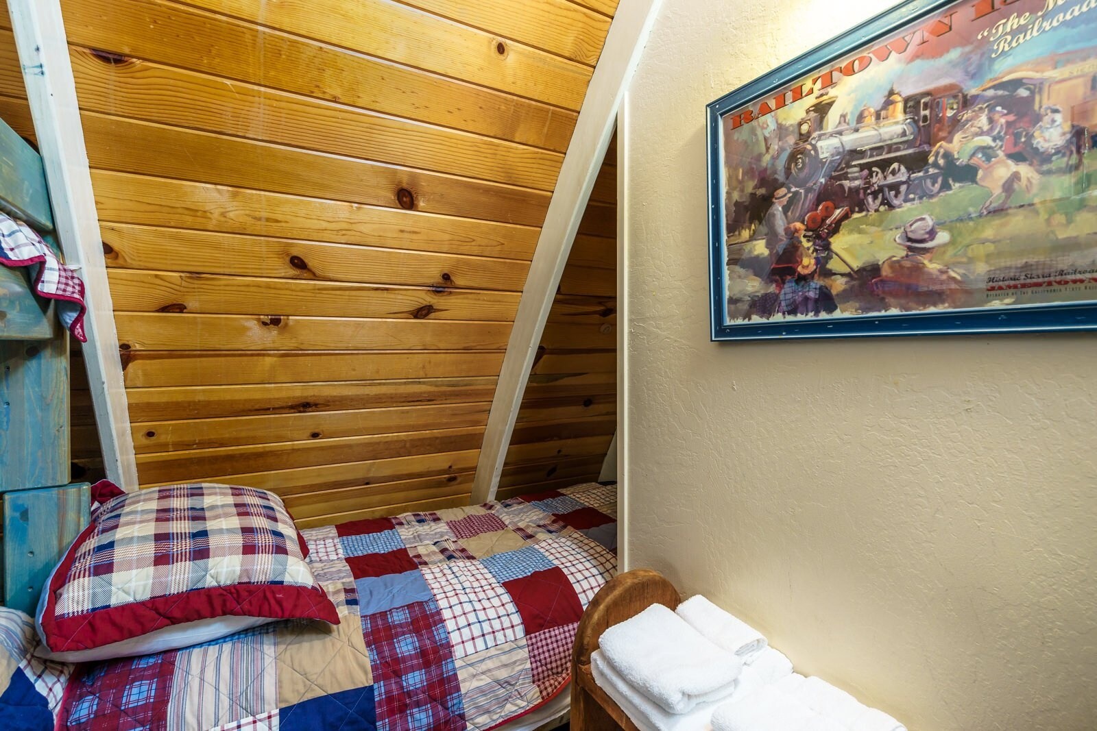 2nd bedroom, bunk beds, upper level. Unit 1 Lot 448, Vacation Rental (Hart Lake House)