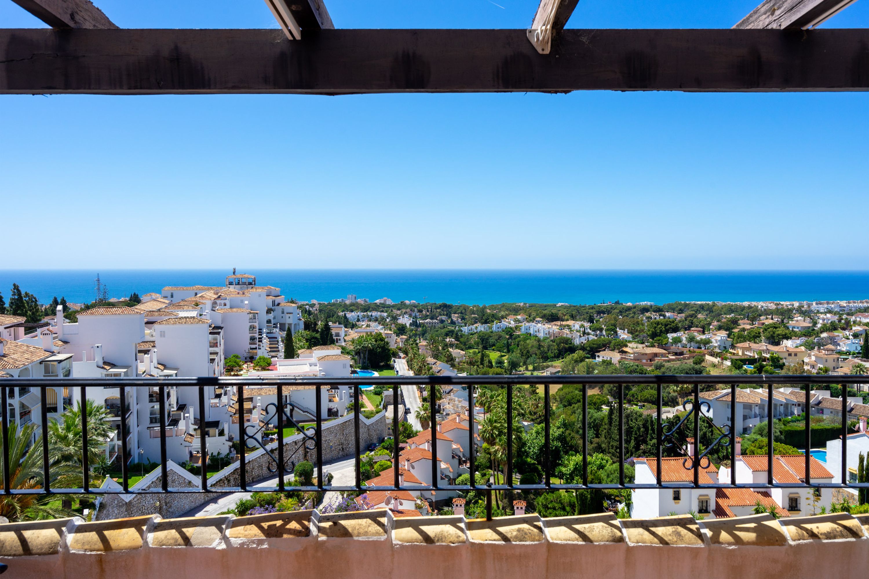 Property Image 2 - Hillside flat with pool in Calahonda Ref 135