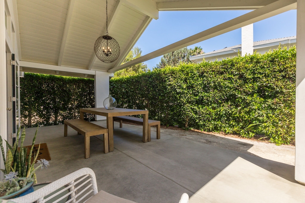 The hedges is now fully grown in and offers complete privacy.