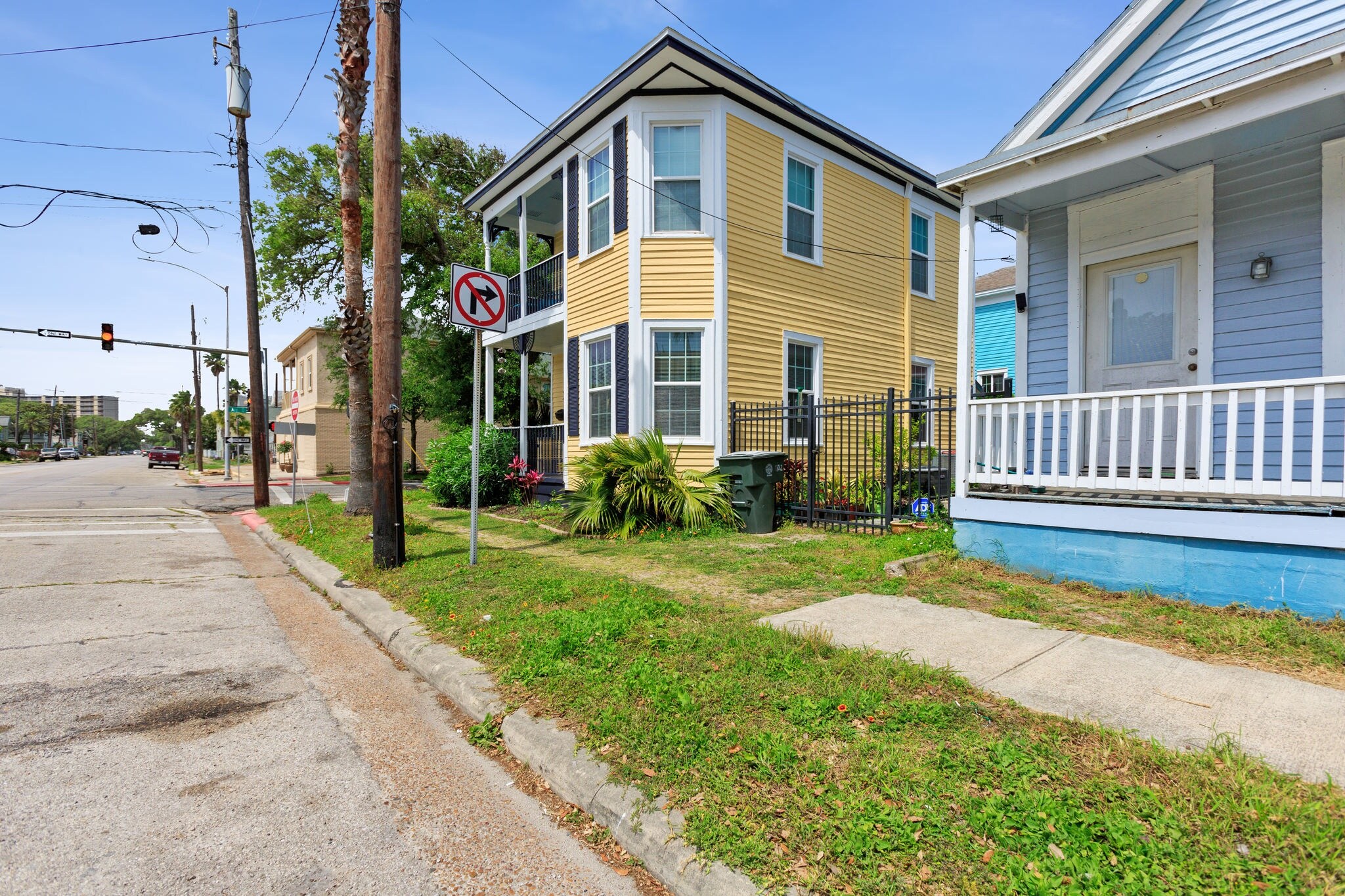 Property Image 1 - Fuller House Just 3 Blocks to Beach