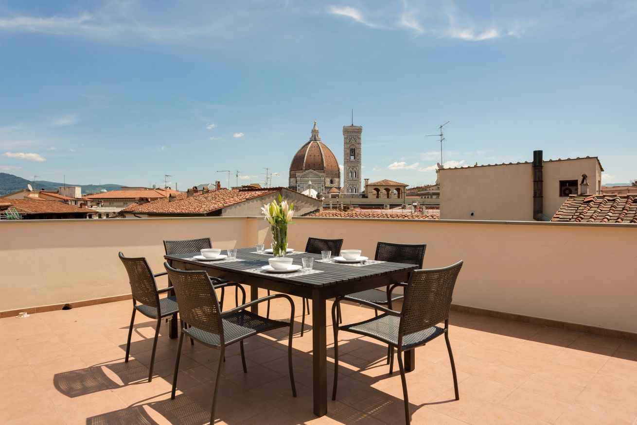 Property Image 1 - Lovely, Sun-Lit Penthouse with Rooftop Terrace & Alfresco Dining