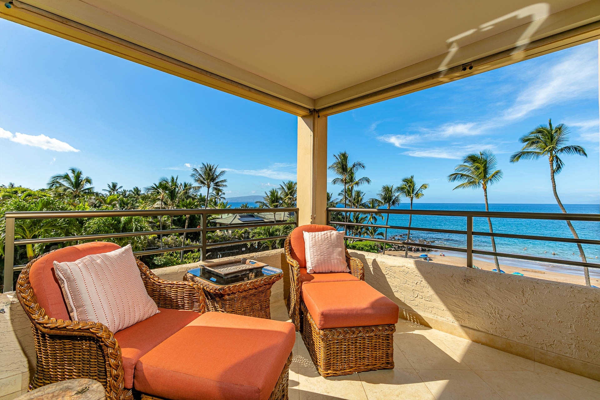 Simply relax and enjoy the sun on the lanai!