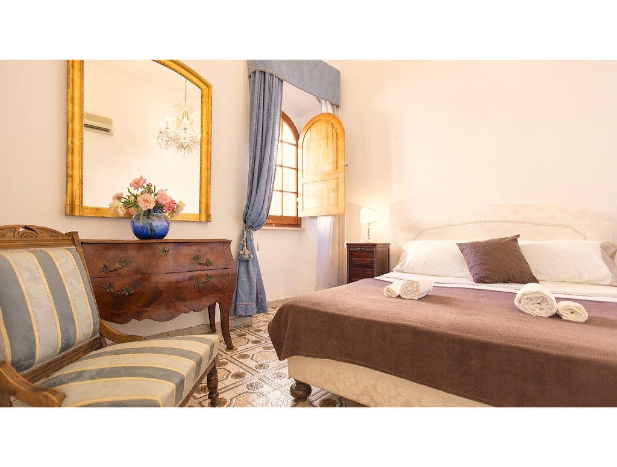 Property Image 2 - Alghero, Palazzo D’albis in the center for 8 people