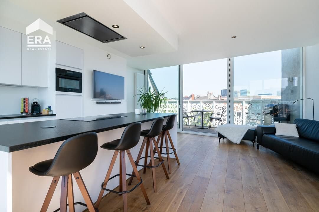 Ample duplex apartment in Antwerp's Core