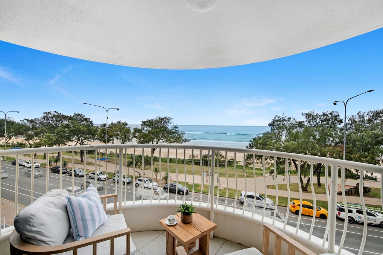 Property Image 2 - Bright and Fresh Beachfront Apartment