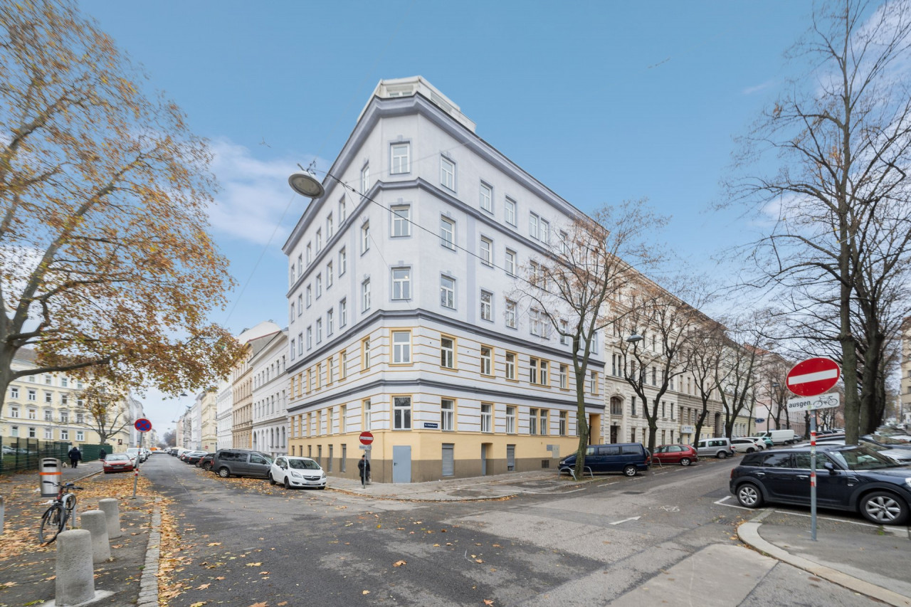 Big spacious central apartment in Vienna by Arbio