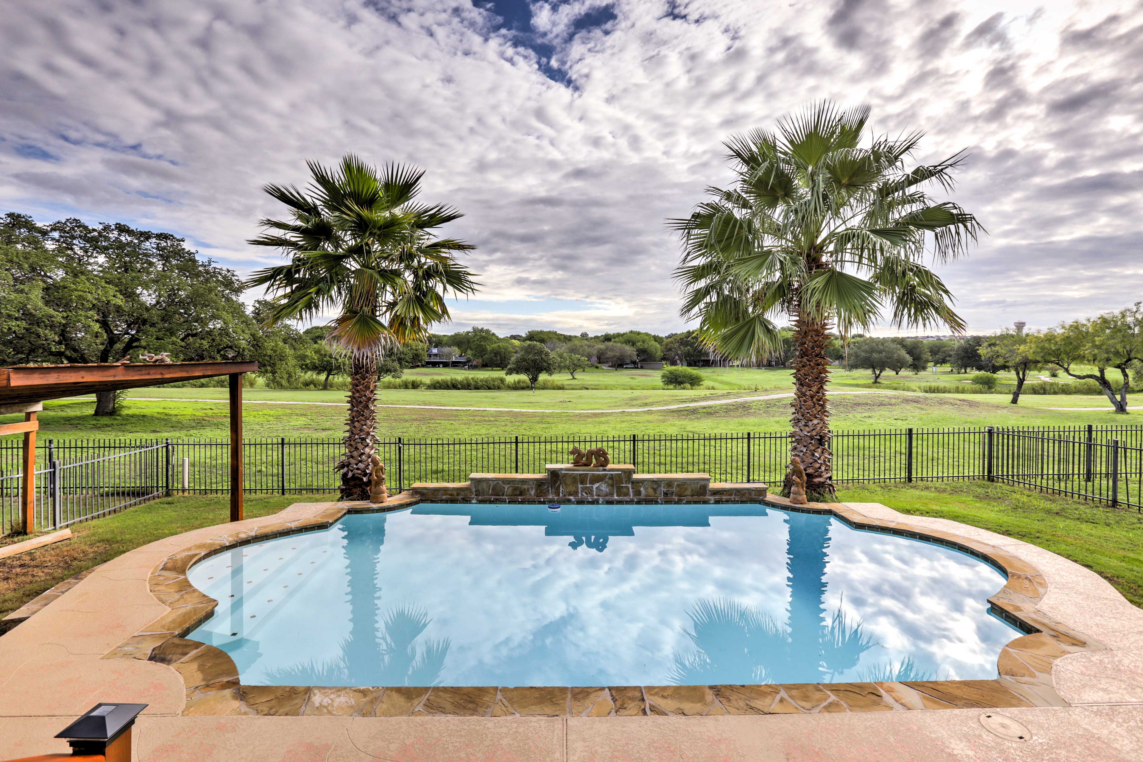 Schertz Family Home w/Pool & Golf Course View Home Rental in Schertz