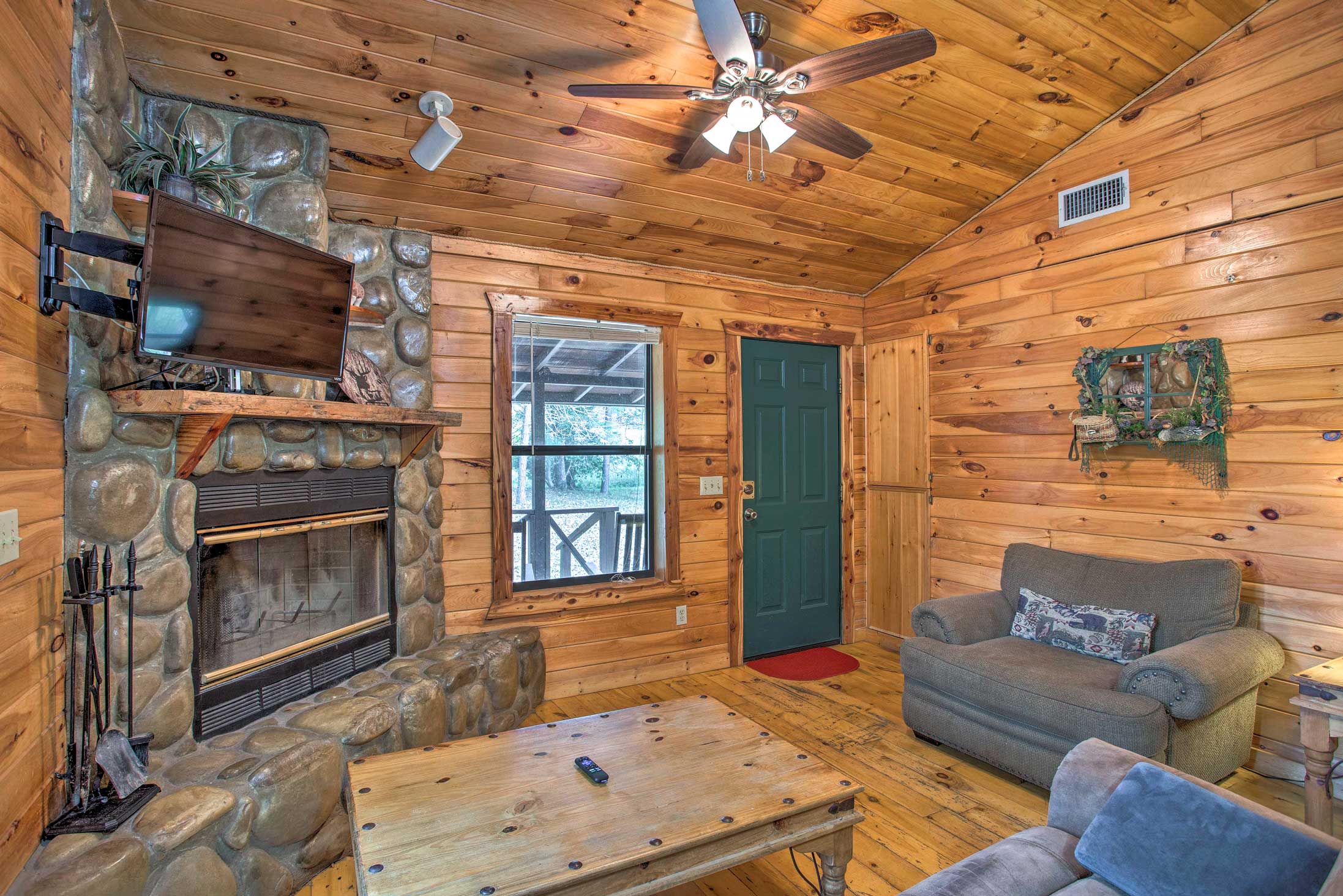 Property Image 1 - Cozy ‘Starlight’ Cabin: 6 Miles to Beavers Bend!