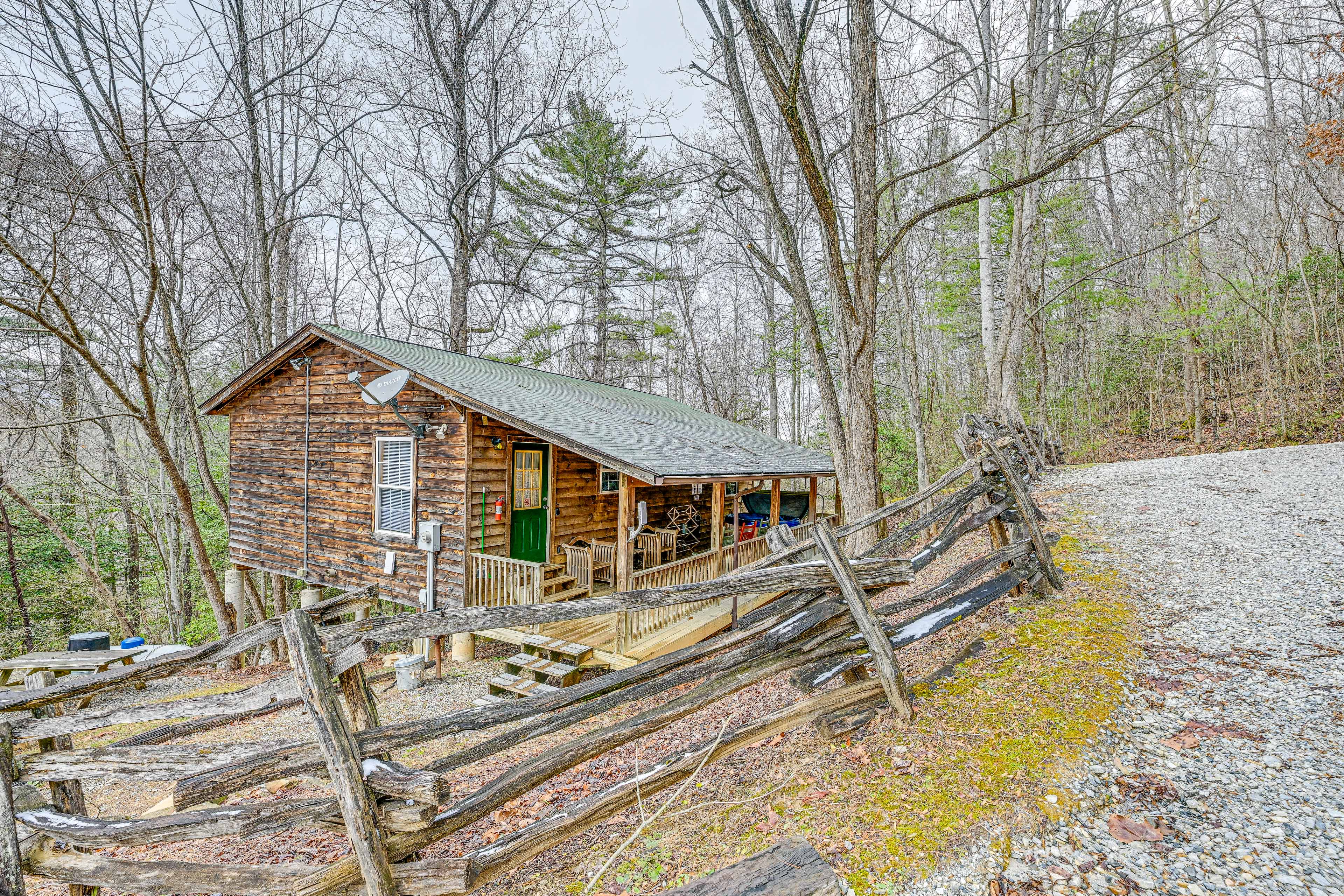 Peaceful Bryson City Cabin - Fire Pit & Hot Tub!