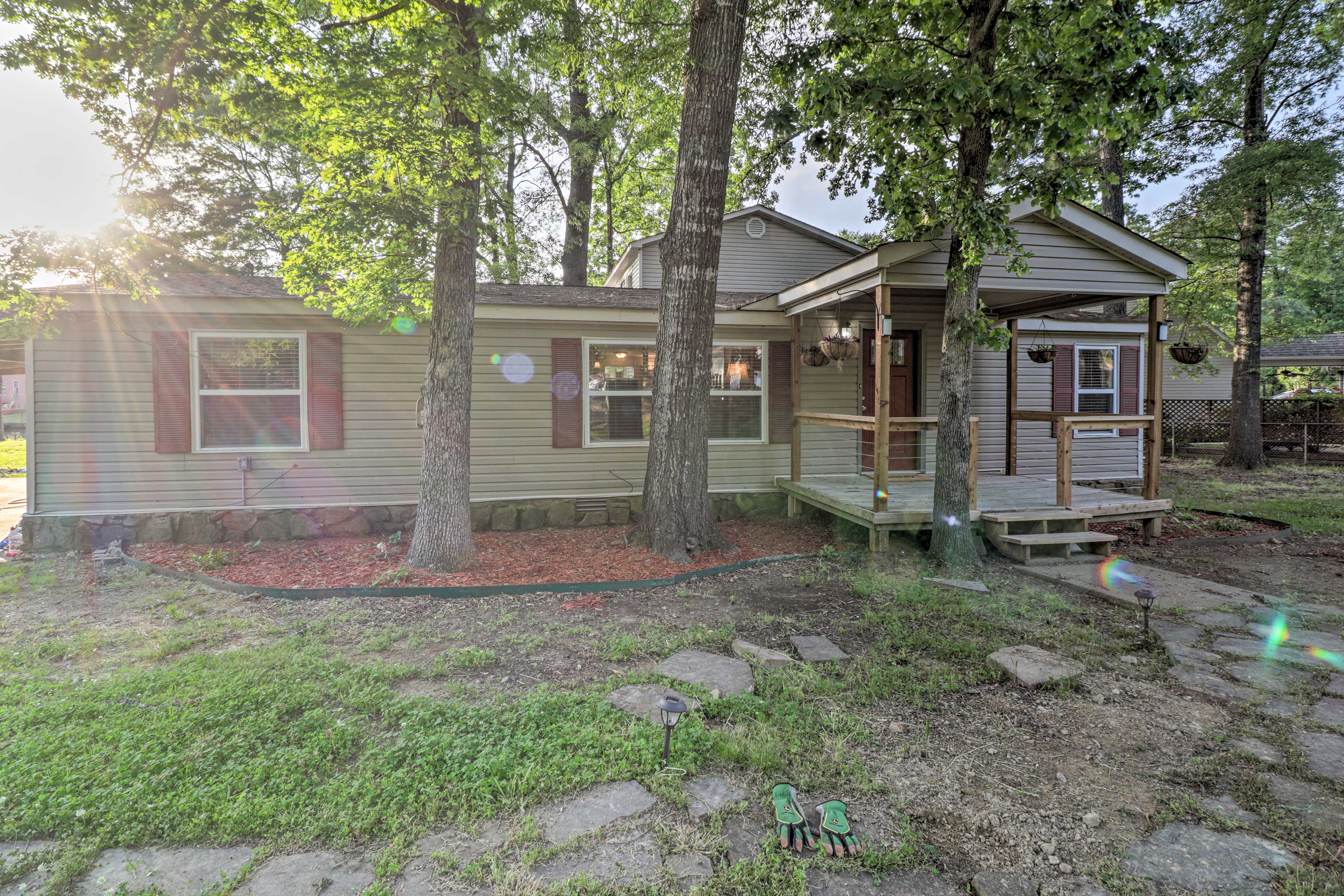 Property Image 2 - Lake Hamilton Home w/ Dock: 8 Mi to Hot Springs NP