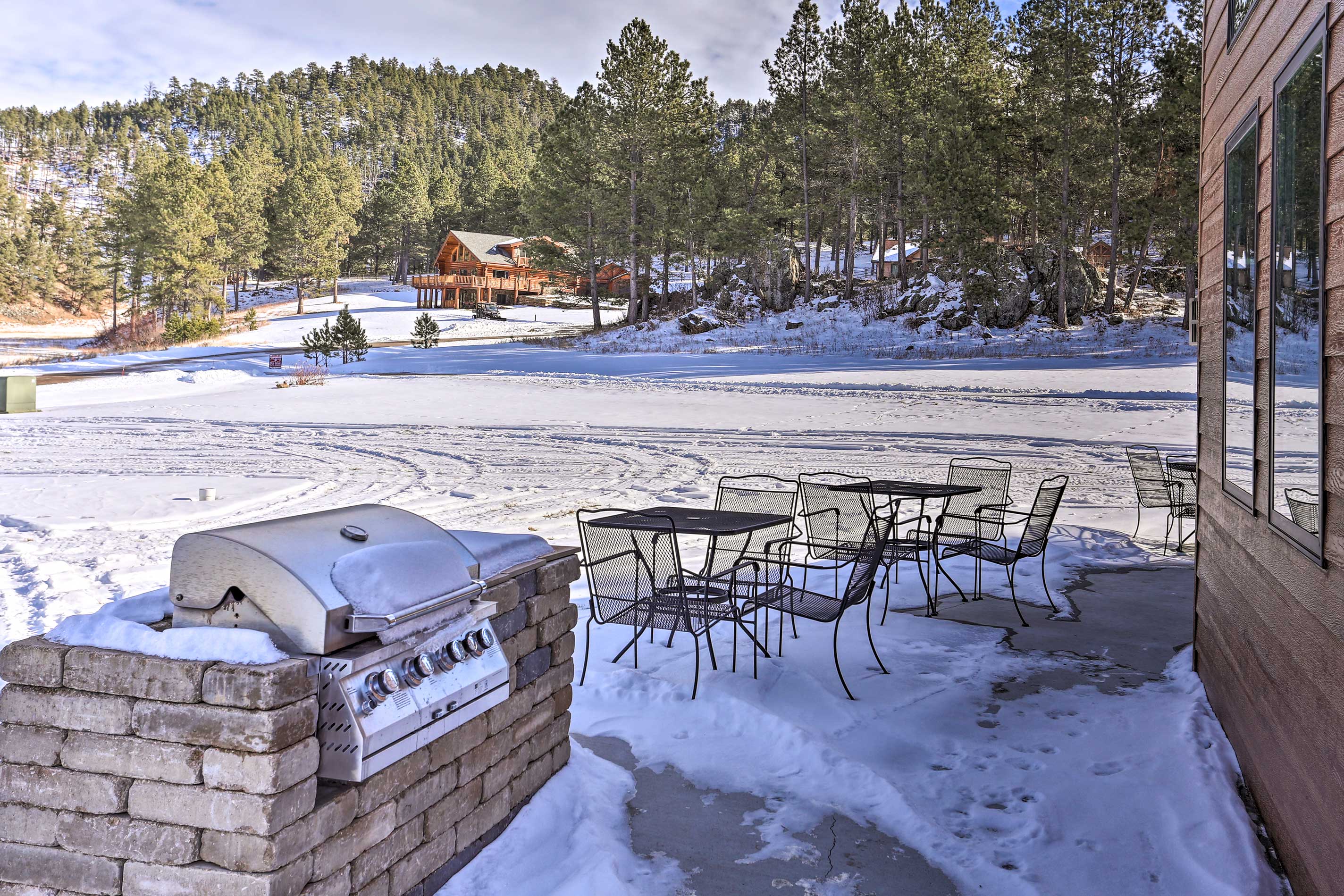 Property Image 2 - ’Hakuna Matata Cabin’ - 11 Mi to Mt Rushmore!