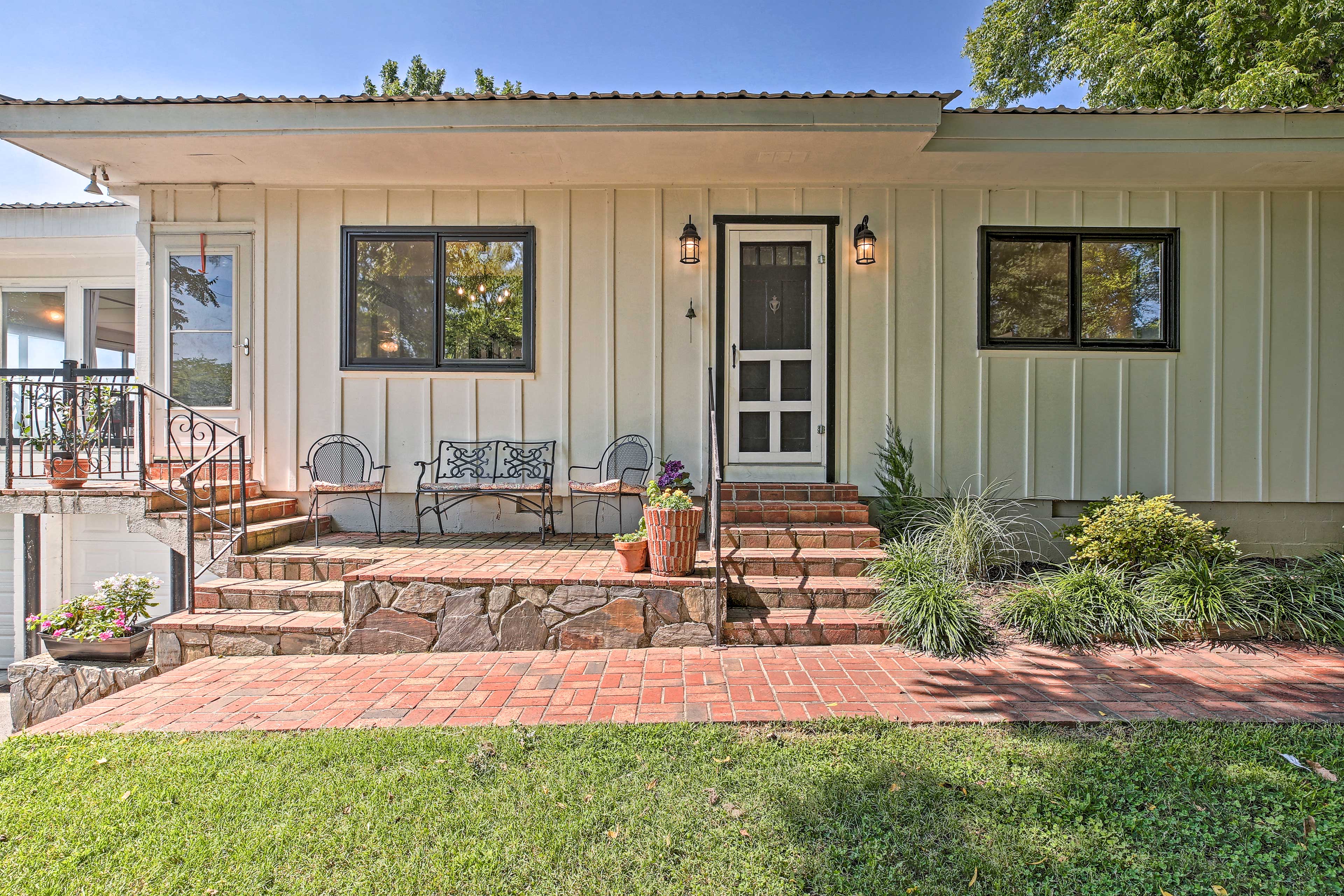 Property Image 1 - Charming Summerville Home w/ Yard & Sunroom!