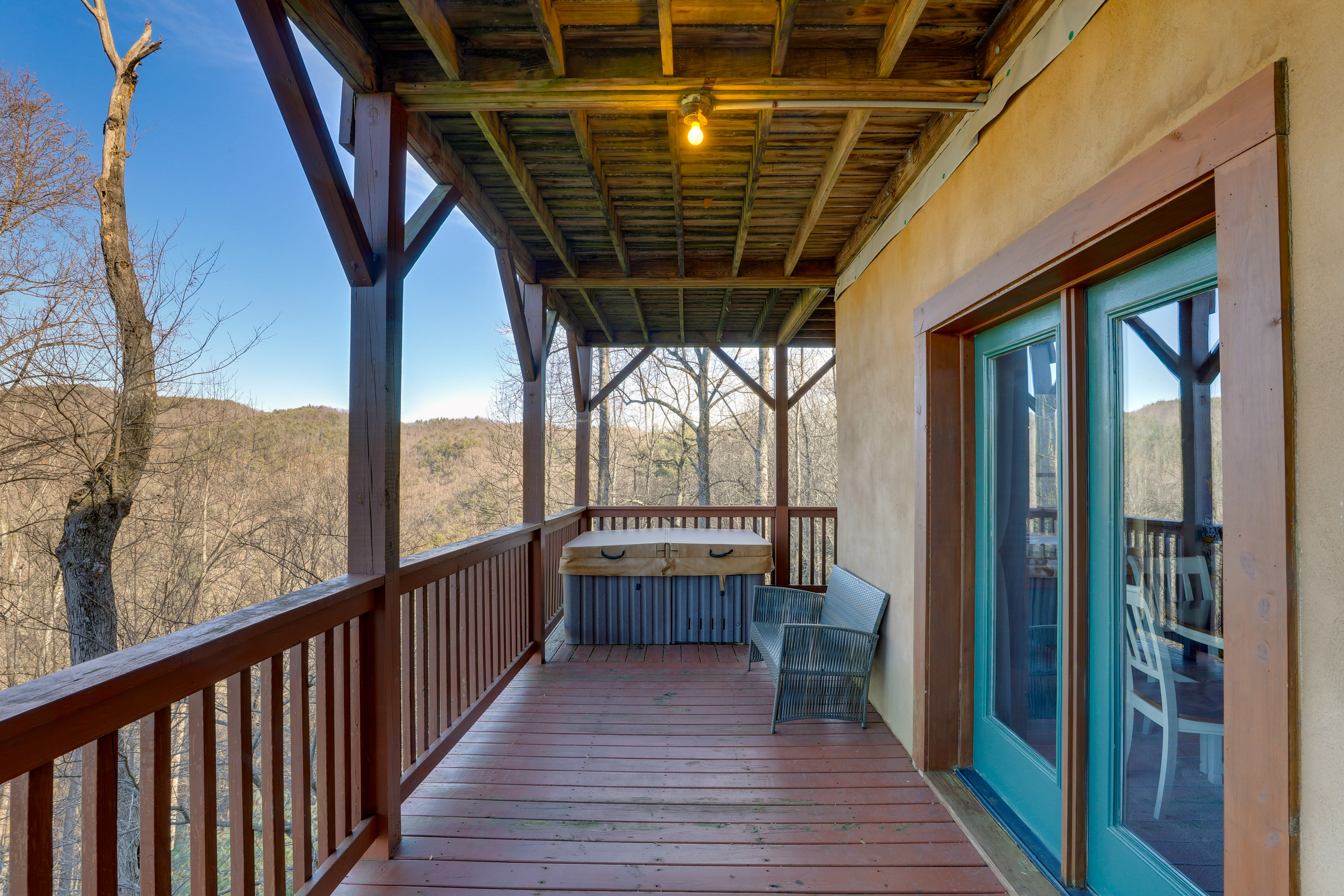 Hot Tub & Game Room: Powderhorn Mountain Cabin