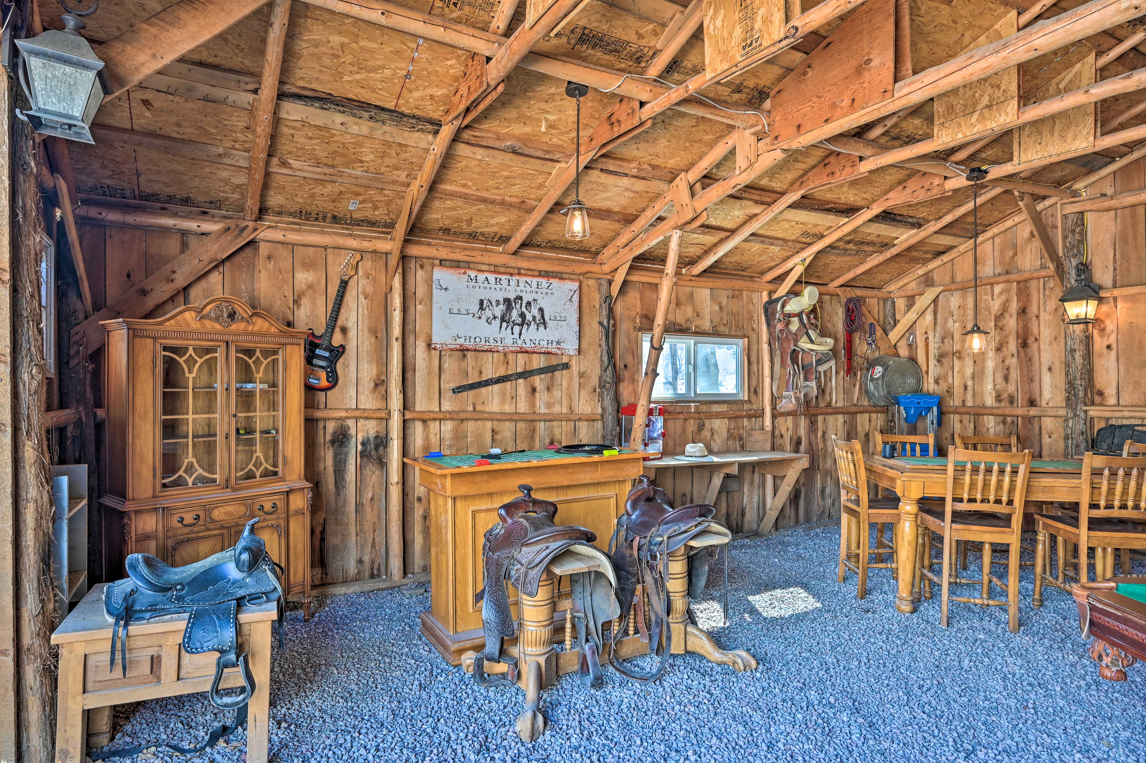 Cotopaxi Escape w/ Game Room on Arkansas River!