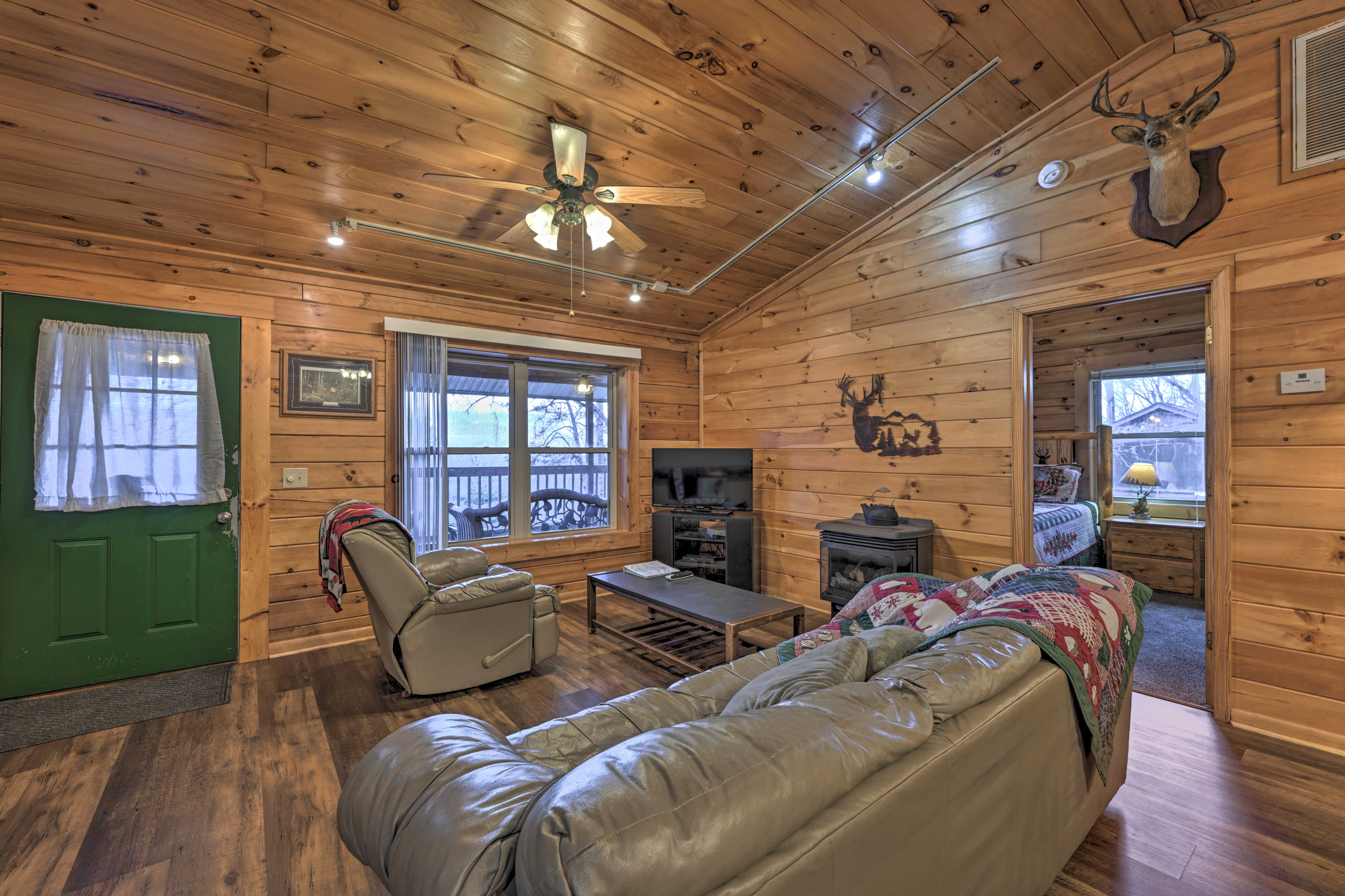 Property Image 1 - Cozy ‘Deer Glen’ Cabin w/ Private Hot Tub & Porch!