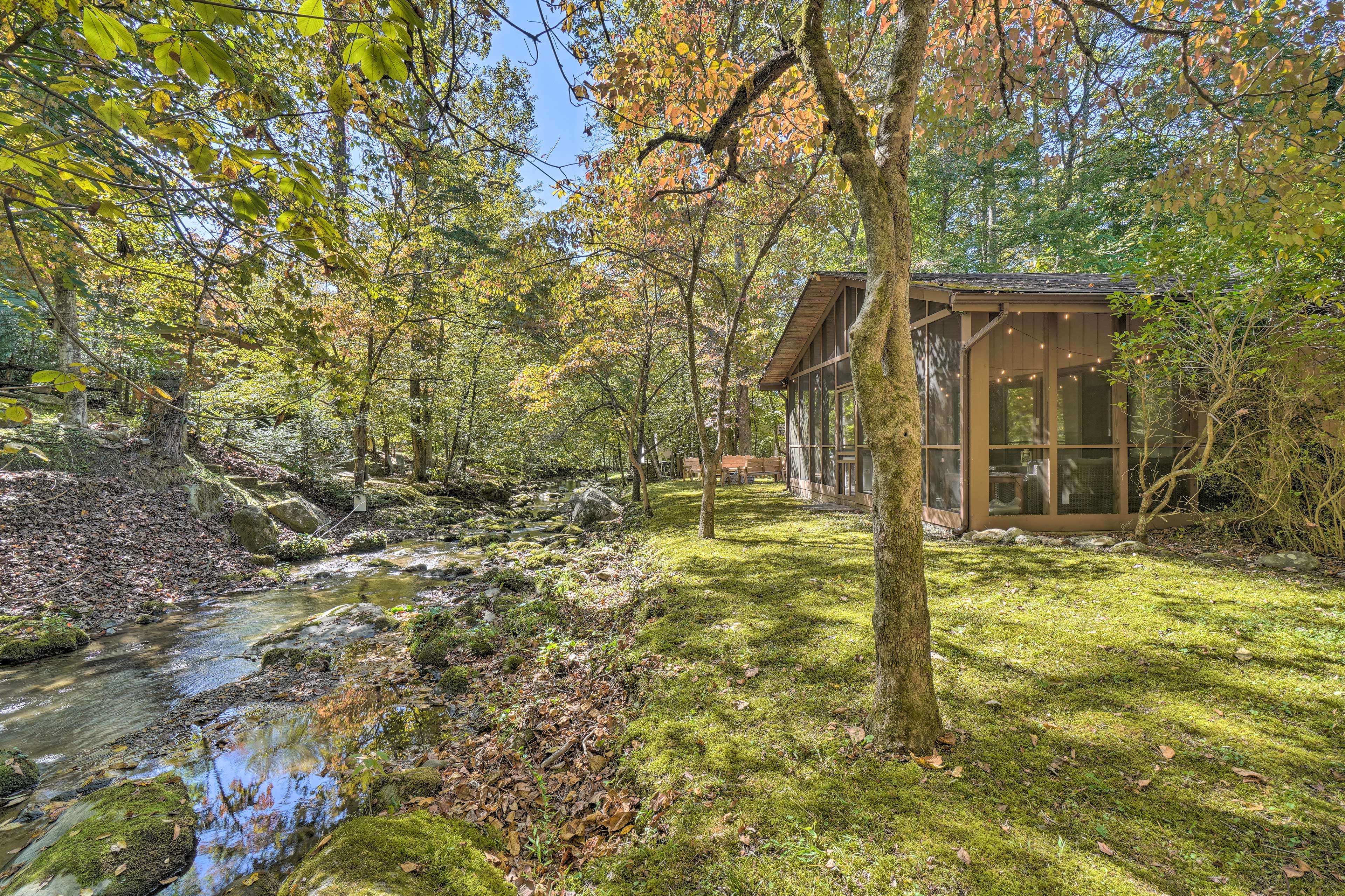 Property Image 1 - Gatlinburg Group Getaway w/ Hot Tub + Porch!