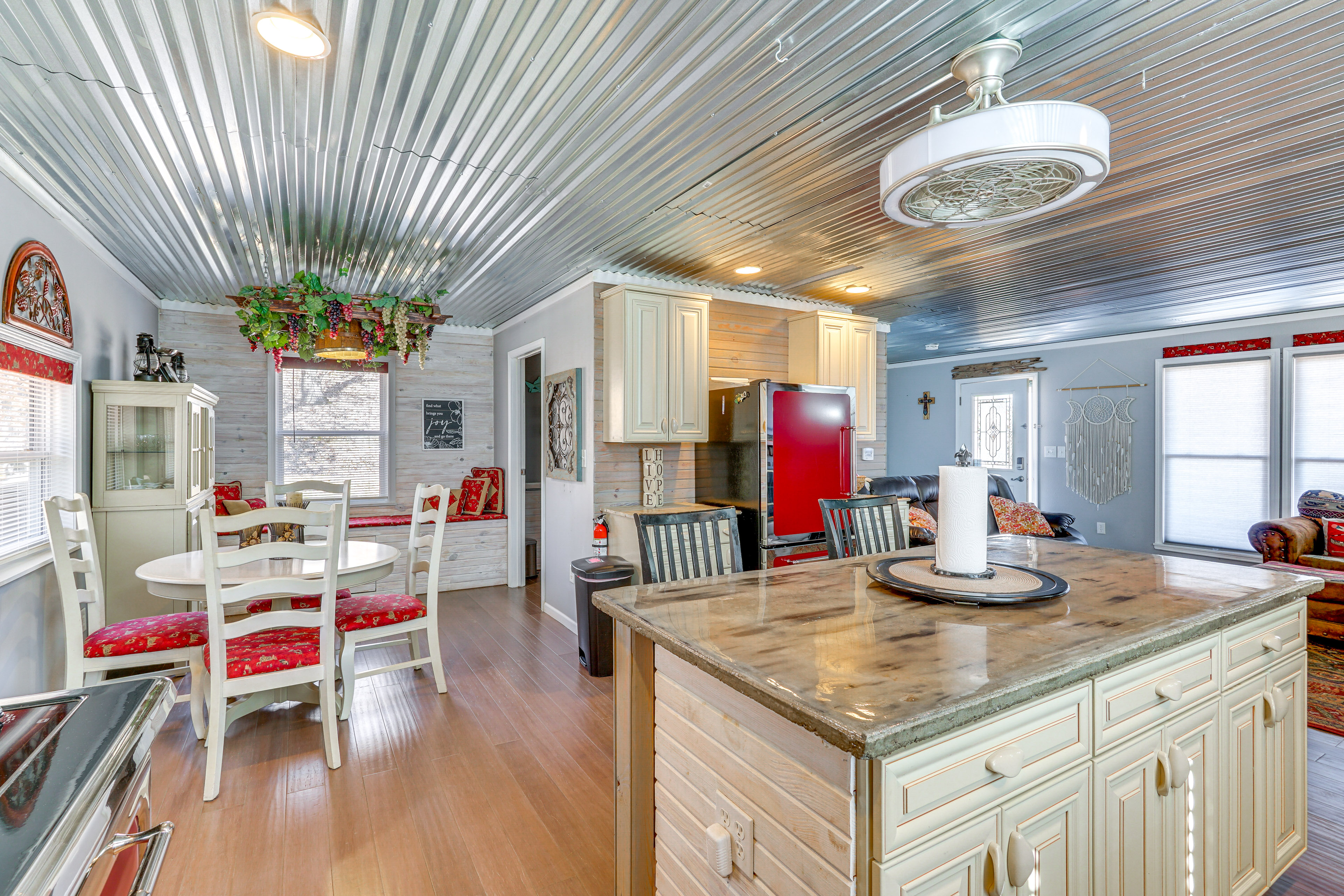 Lake Days & BBQ Fun: Climax Springs Retreat!