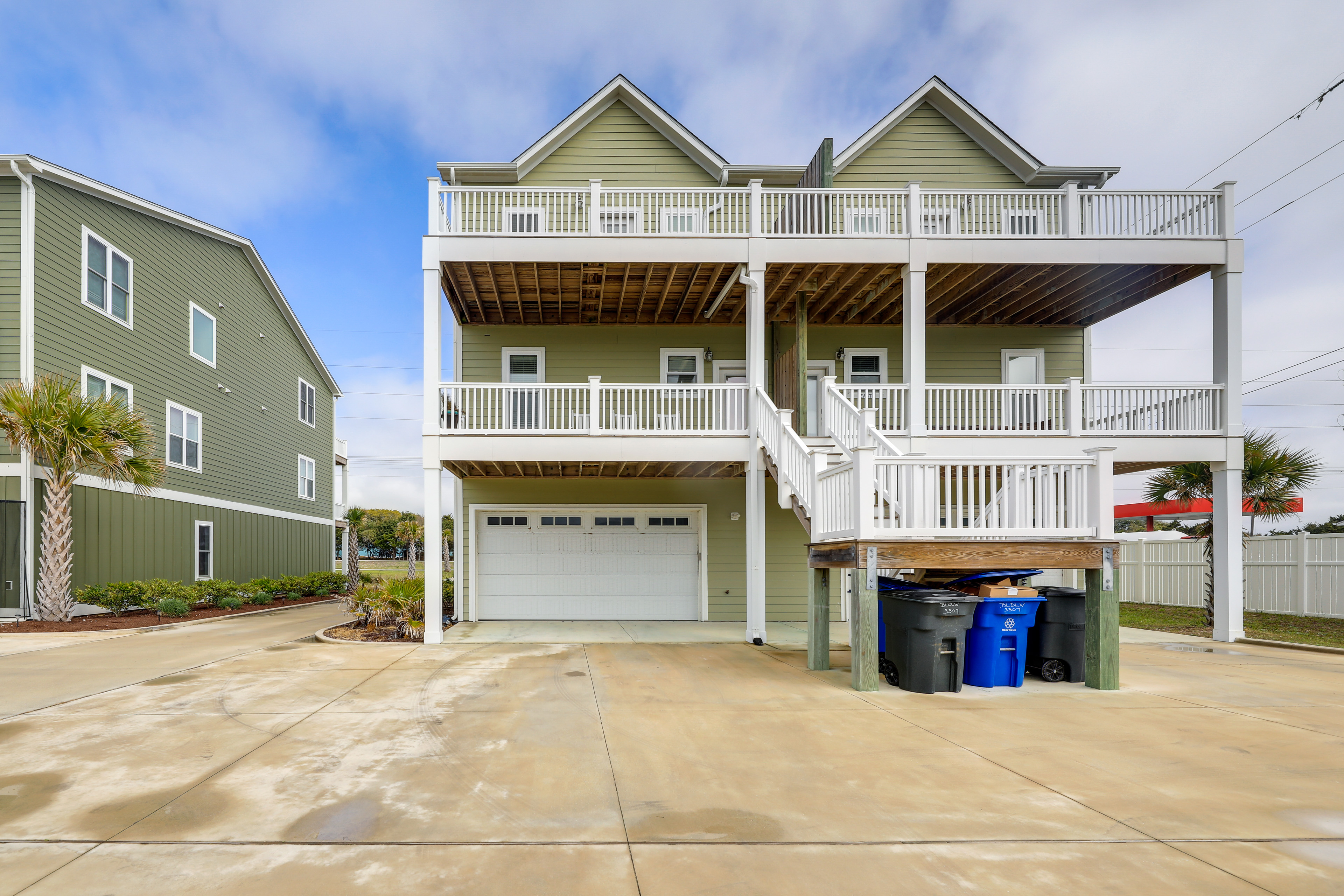 Emerald Isle Getaway w/ Decks & Beach Views!