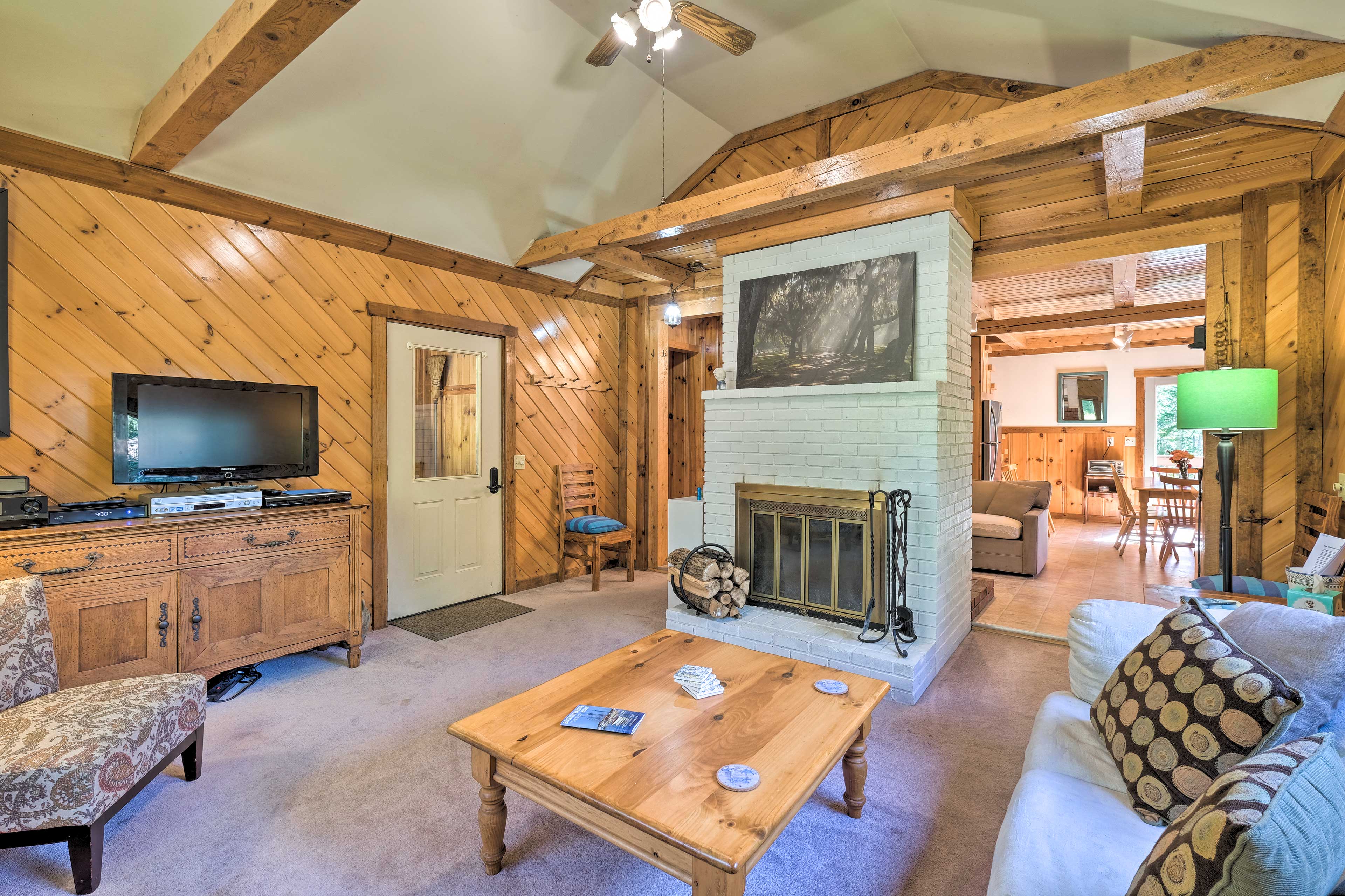 Boothbay Harbor Cabin w/Spacious Deck & Yard! Home Rental in Boothbay