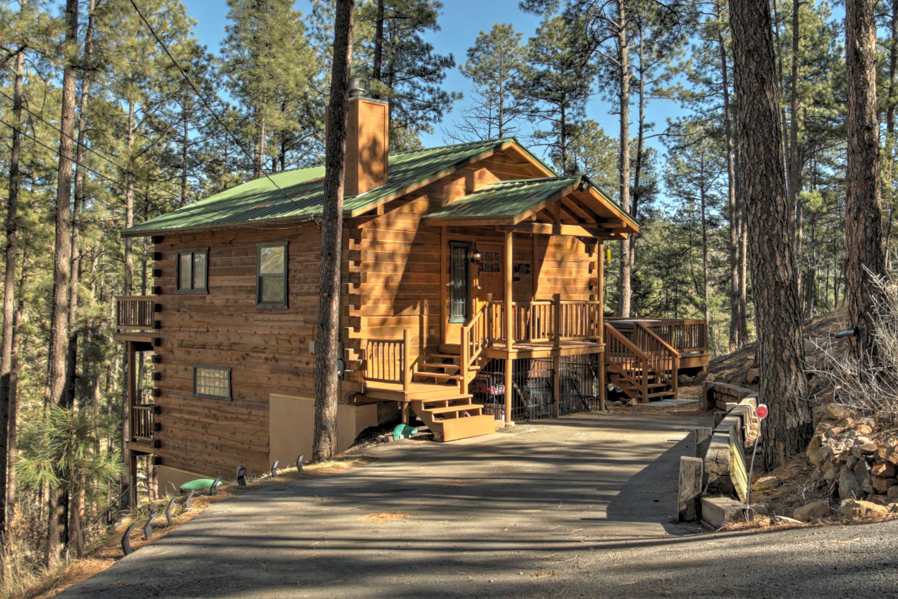 Ruidoso Log Cabin Retreat - Peaceful & Convenient