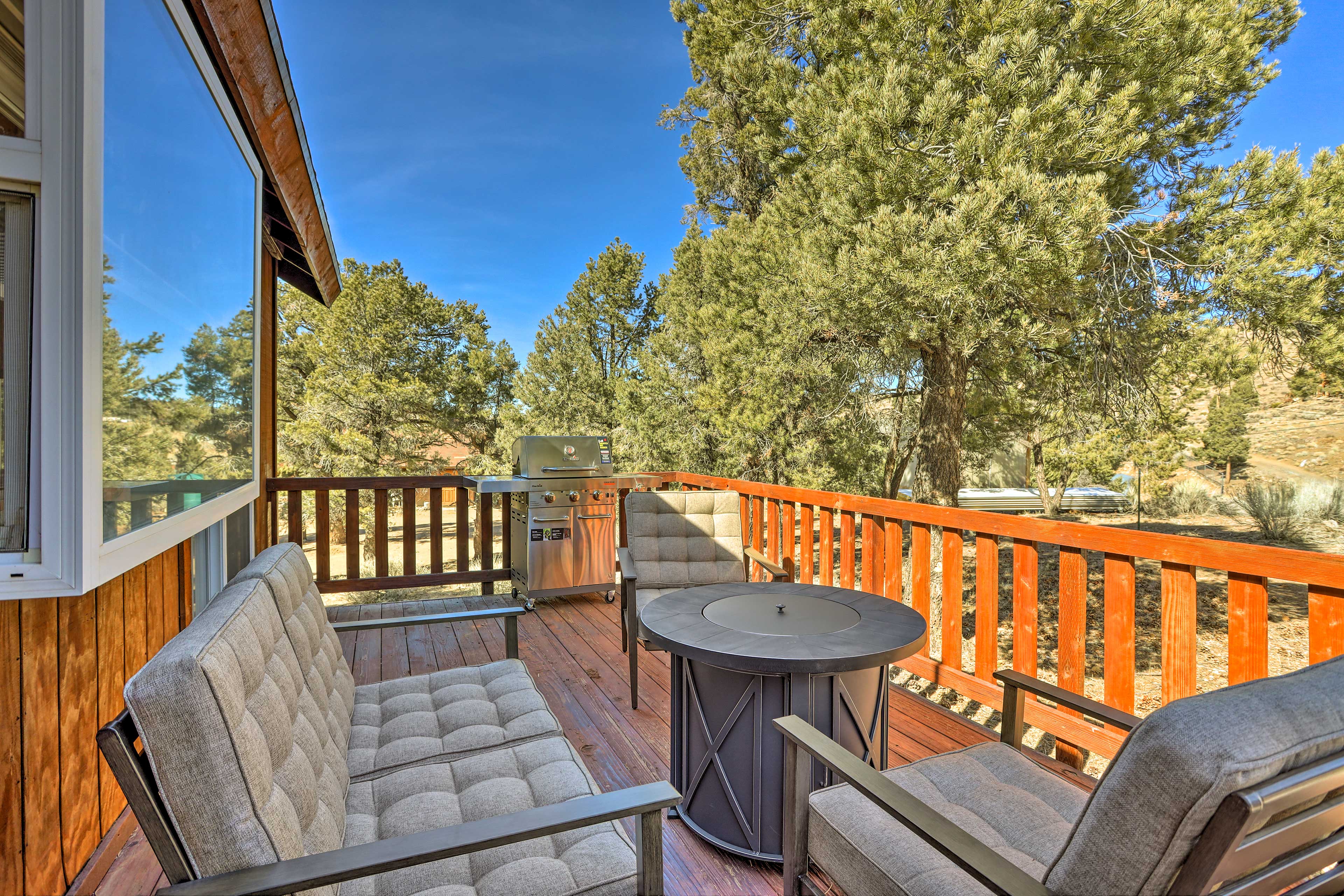 Property Image 1 - Big Bear Lake Cabin w/ Deck & Views ~ 9 Mi to Ski!