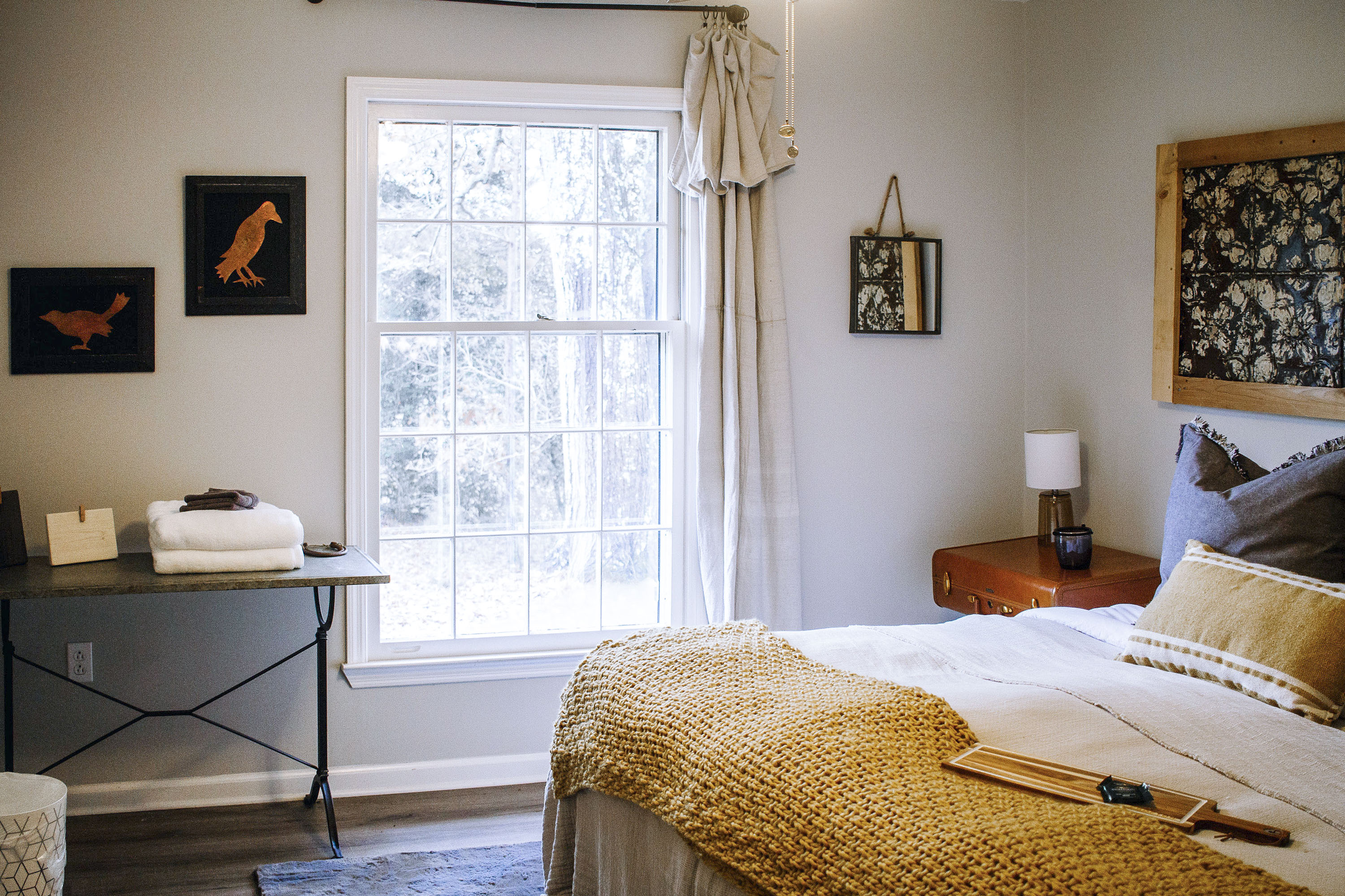 Mod 'Stable House' on 10 Acres, Walk to Lake!