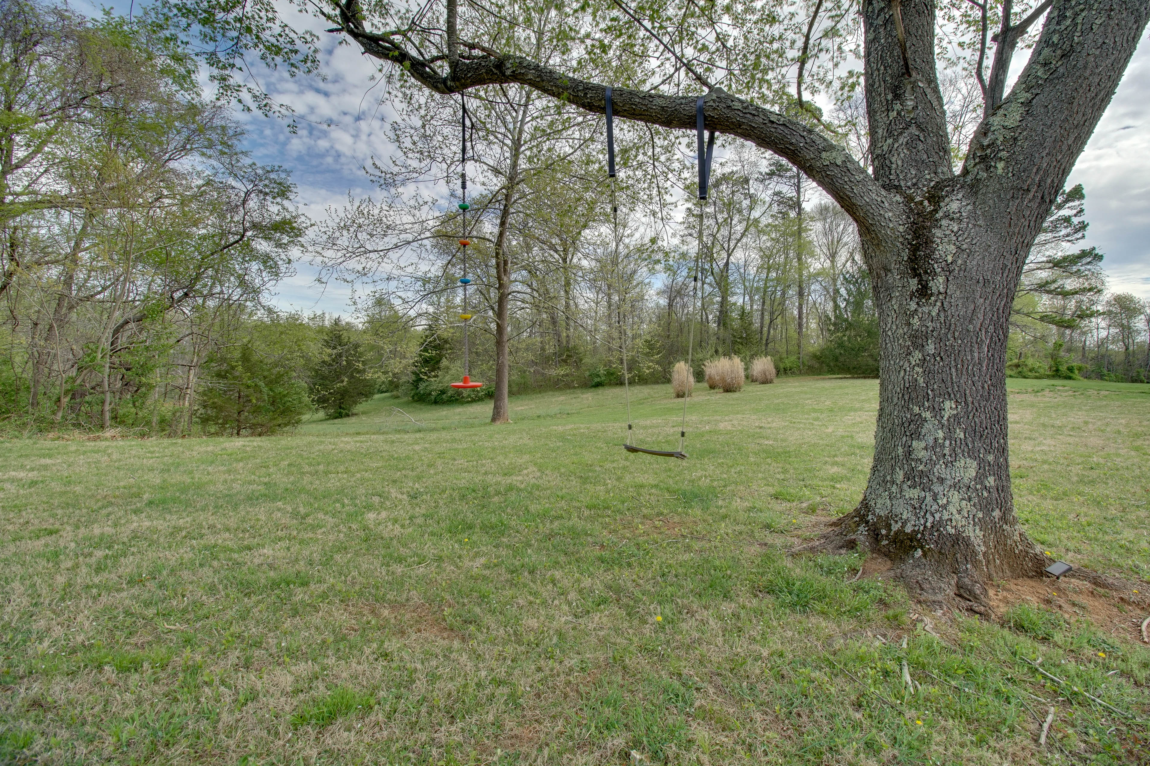 Pet-Friendly Cottage with Game Room & Fire Pit!