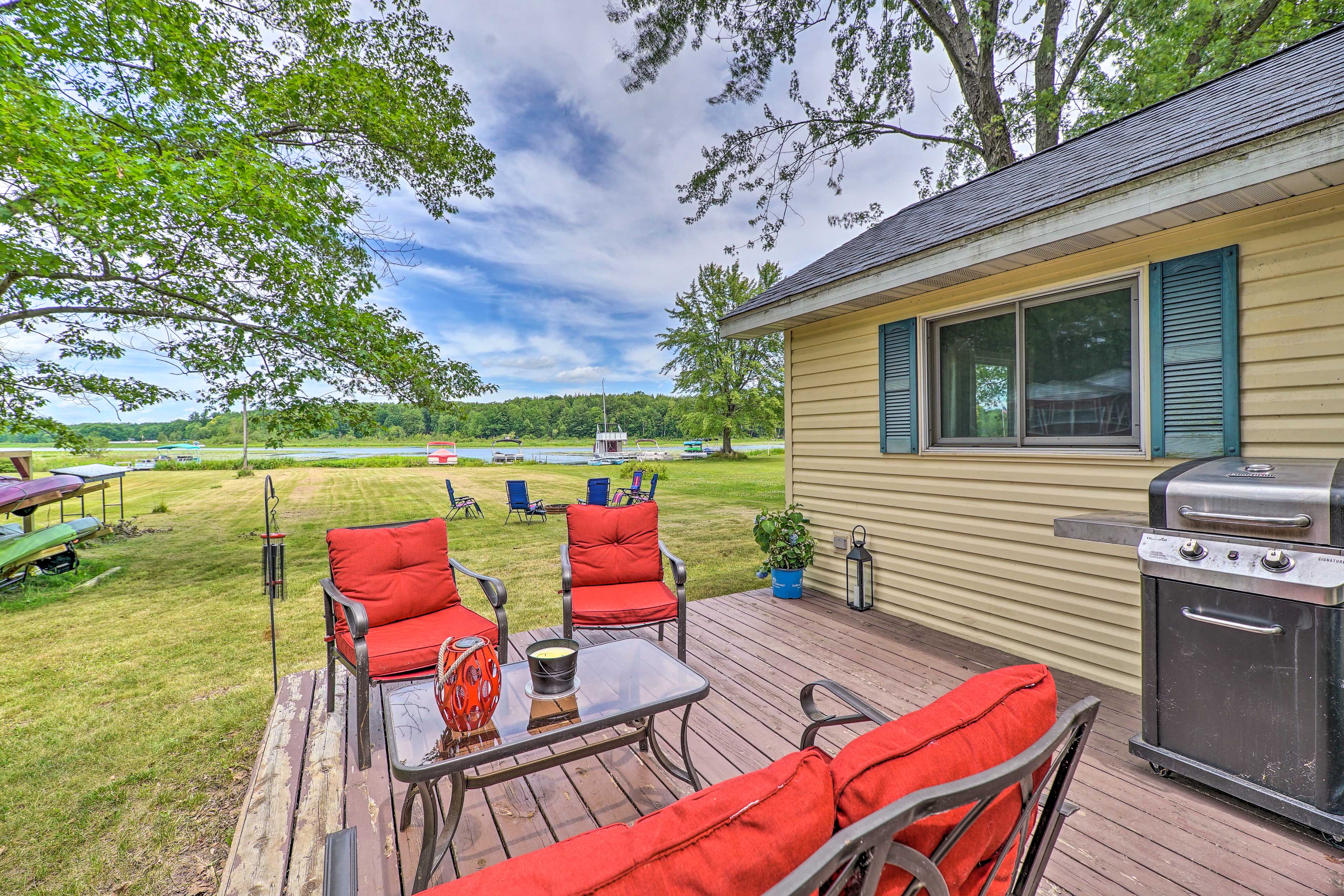 Property Image 1 - Cottage on Tubbs Lake w/ Kayaks, Grill & Fire Pit!