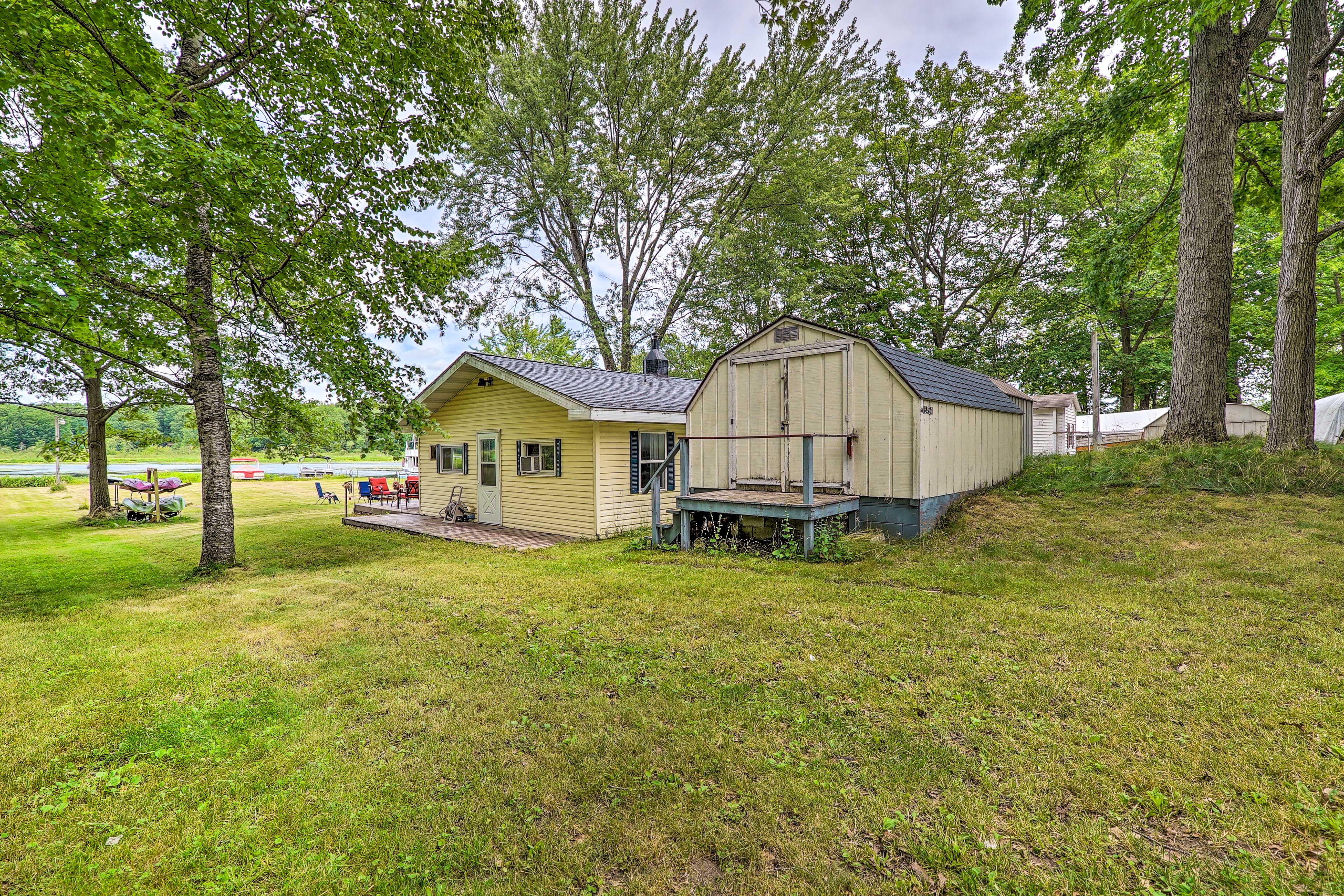 Property Image 2 - Cottage on Tubbs Lake w/ Kayaks, Grill & Fire Pit!