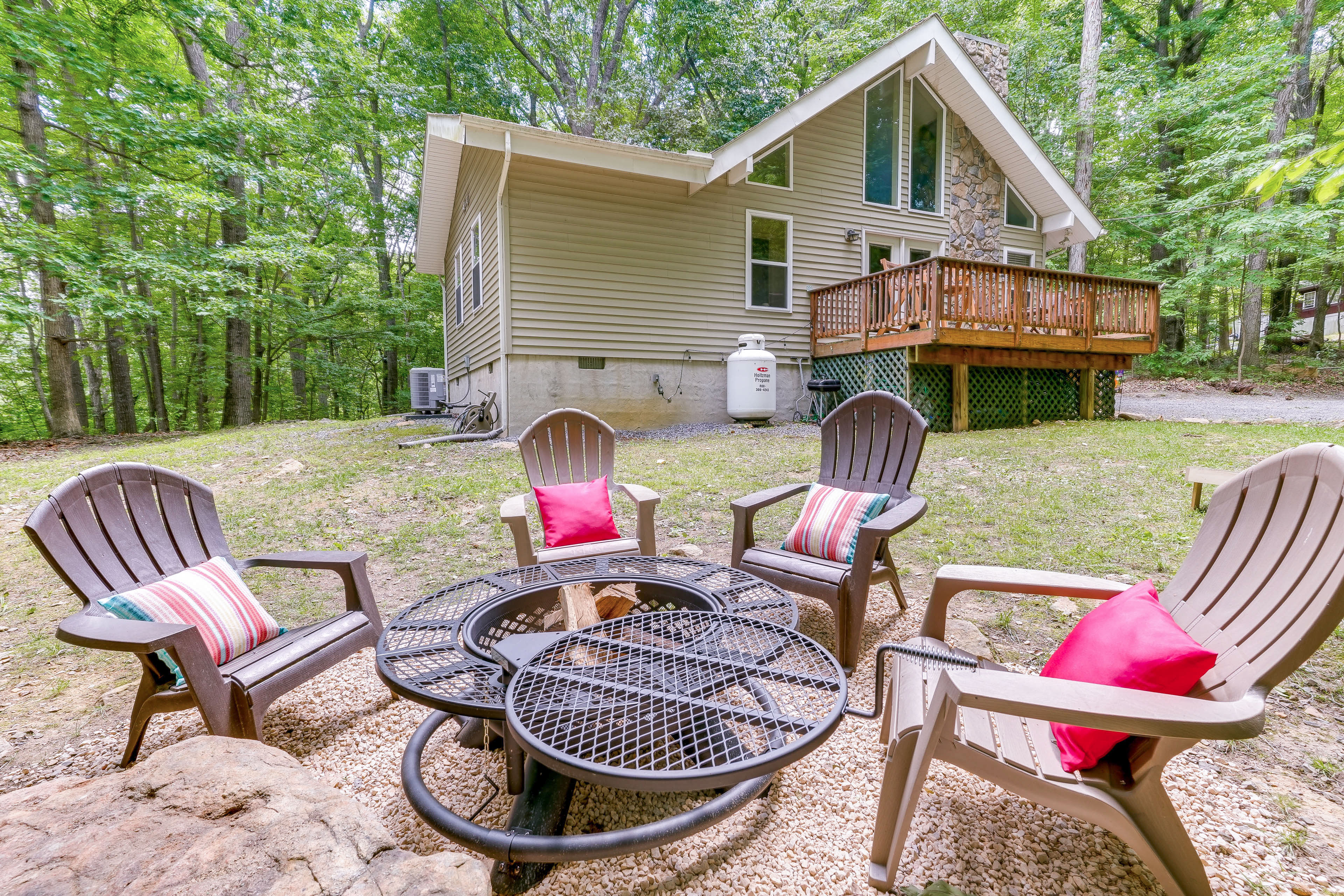 Property Image 1 - ’The Little Lodge’ w/ Deck - Dogs Welcome!