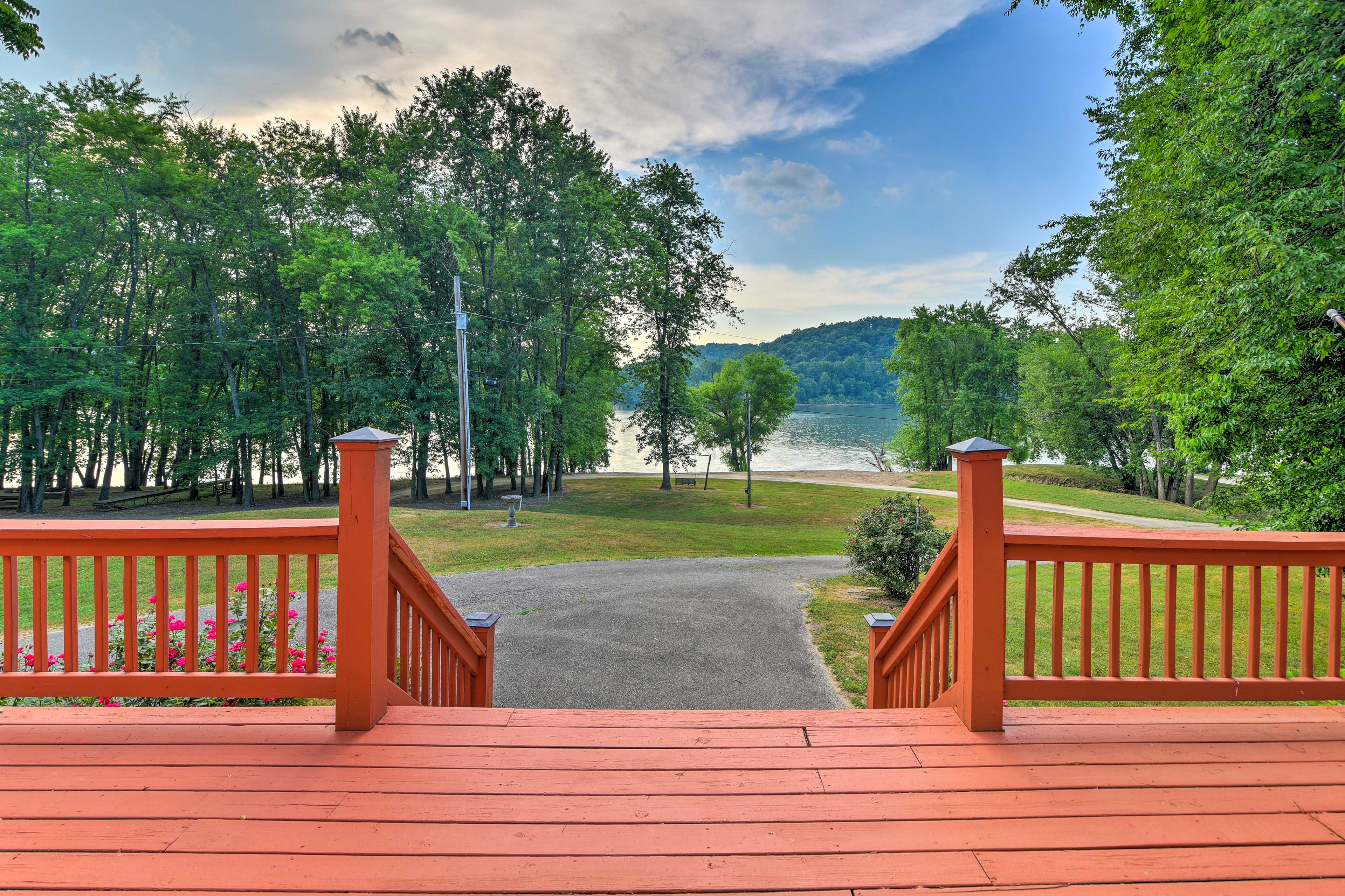 'Ryman Riviera' Home w/ Fireplace: Steps to River