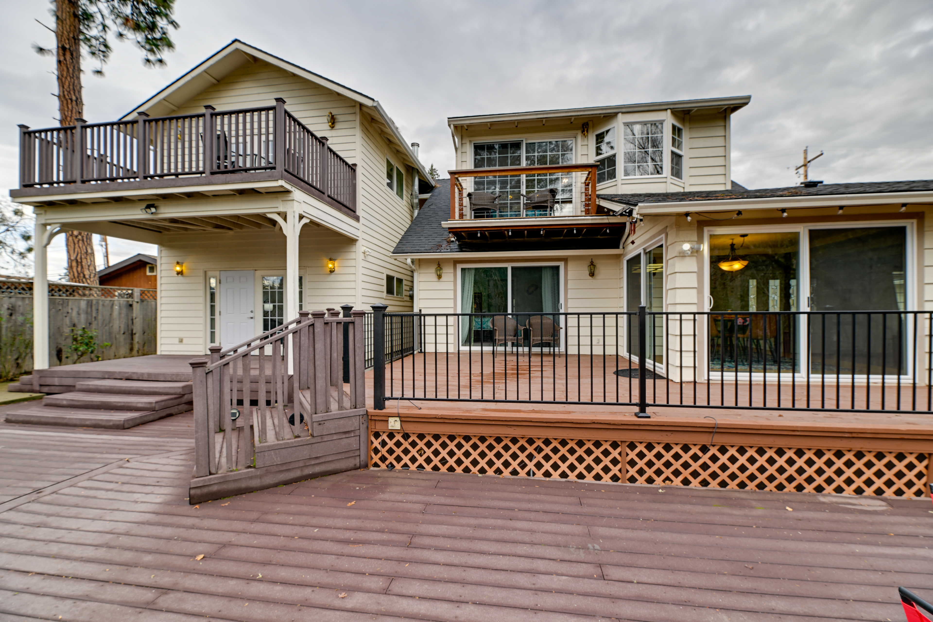 Property Image 2 - Spacious Grants Pass Home w/ Hot Tub & Views!