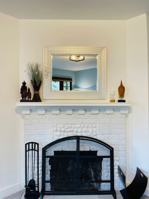 Fireplace mantel