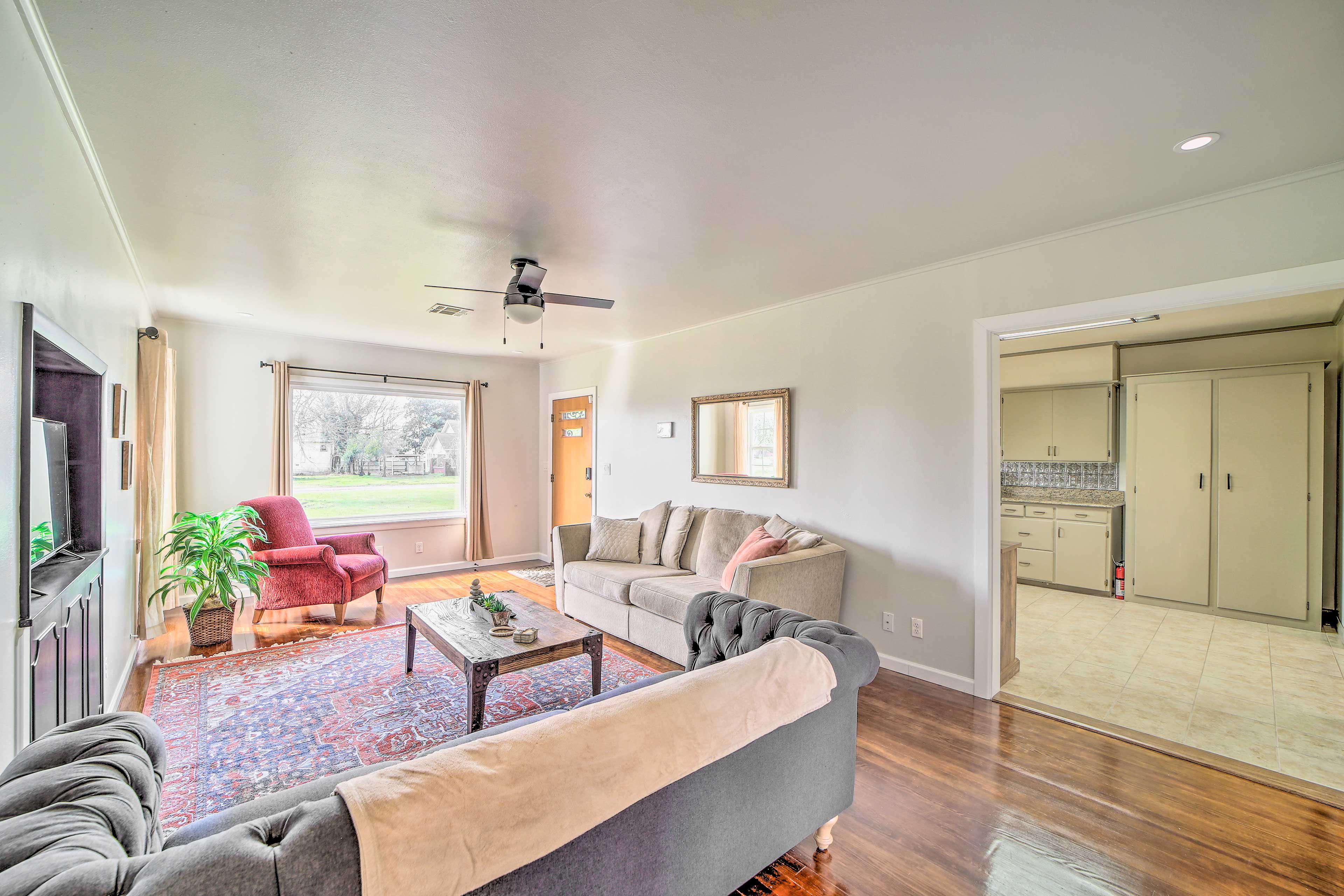 Lake Eufaula Retreat w/ Fire Pit, Near Main St!