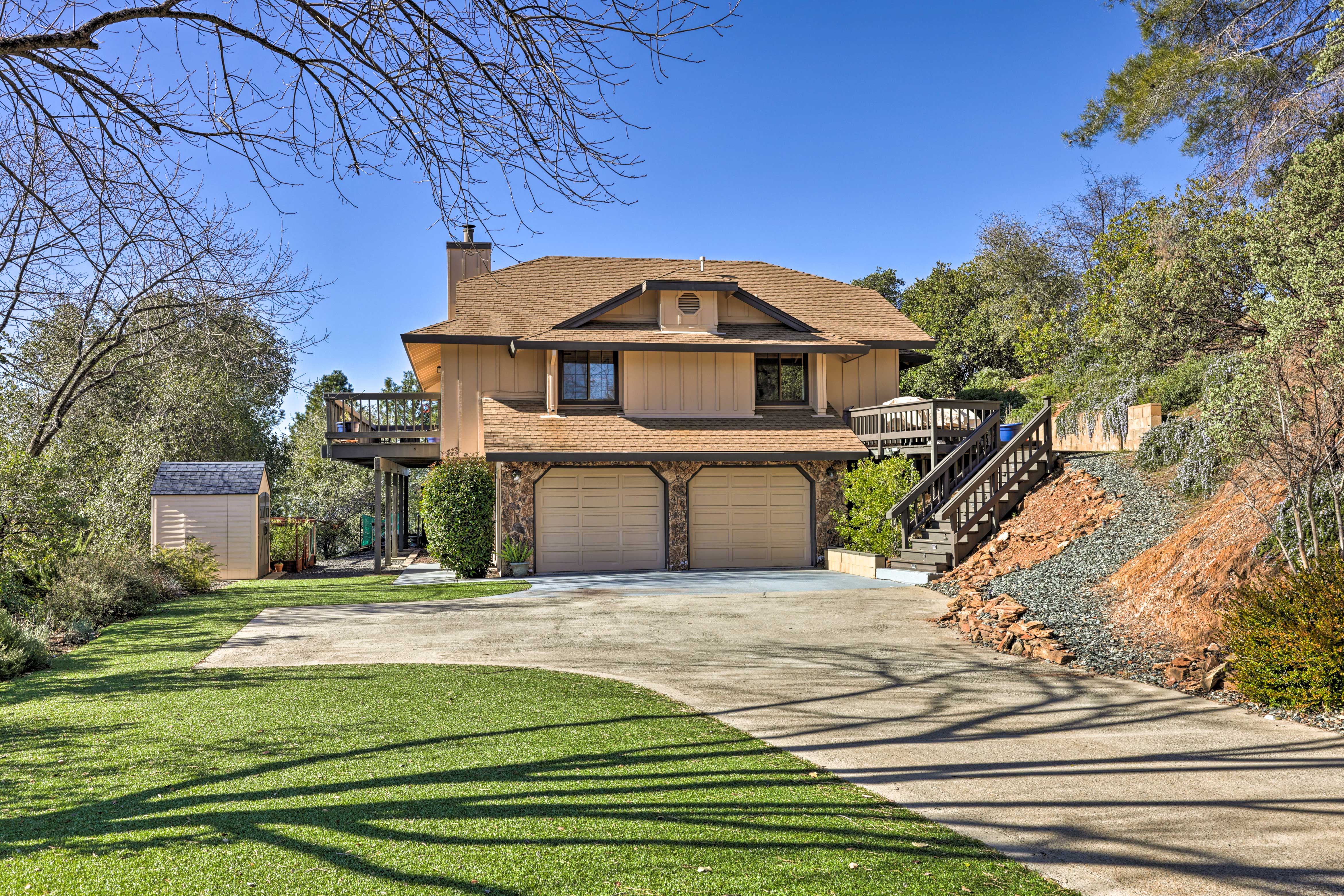 Property Image 2 - Sonora Hideaway: Garden, Balcony, & Scenic View!