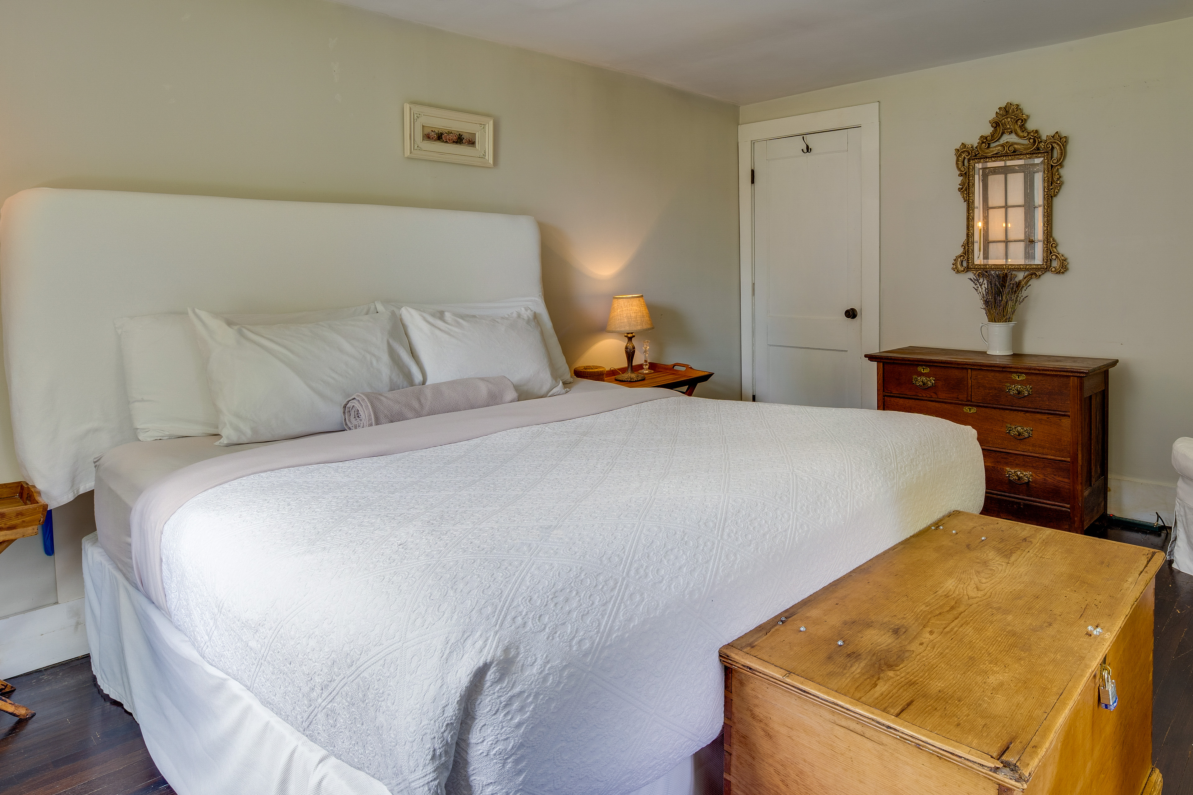 Charming Home < 2 Mi to Downtown Hendersonville!