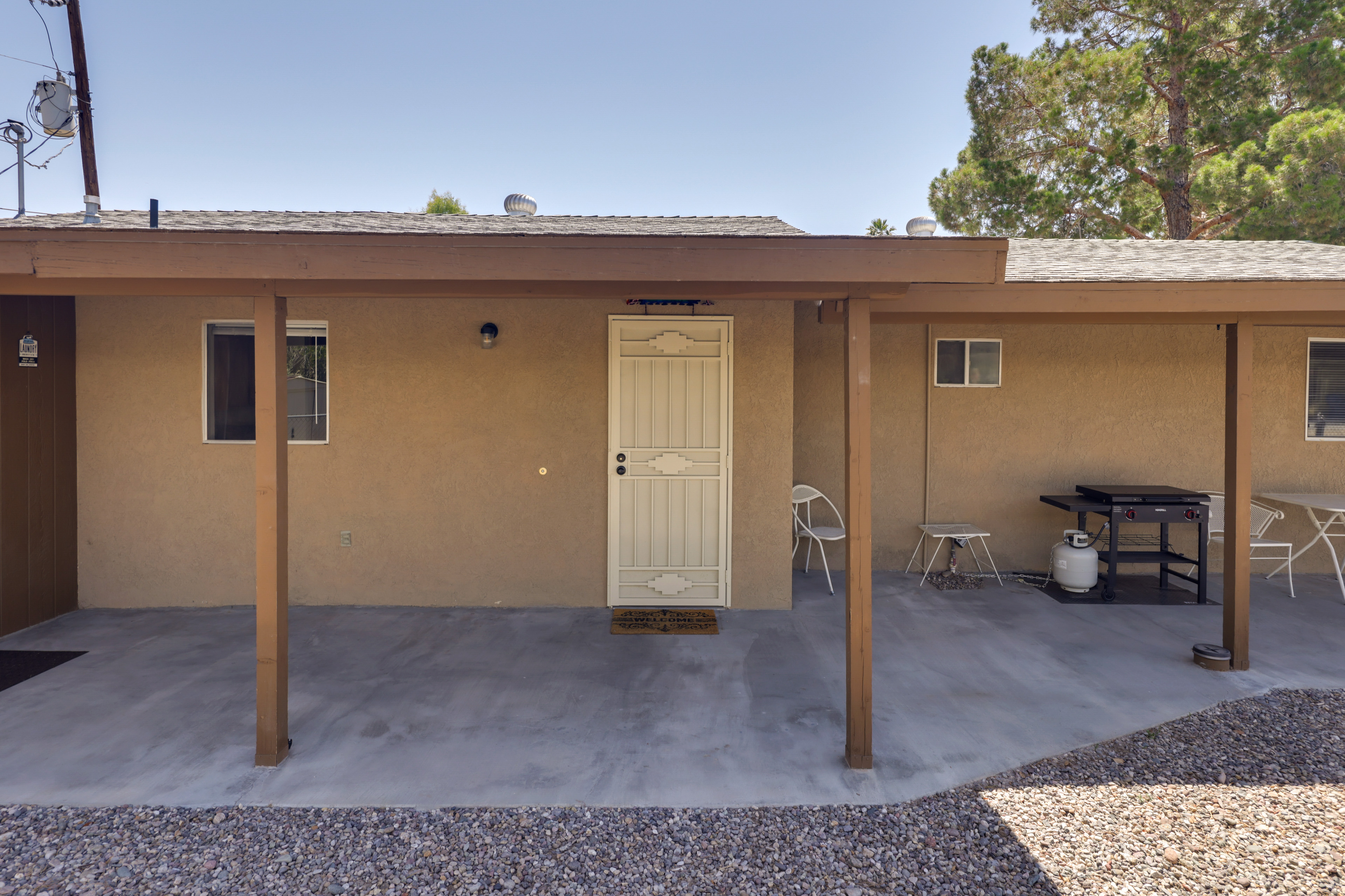 Dog-Friendly Bullhead City Home - Walk to Beach!