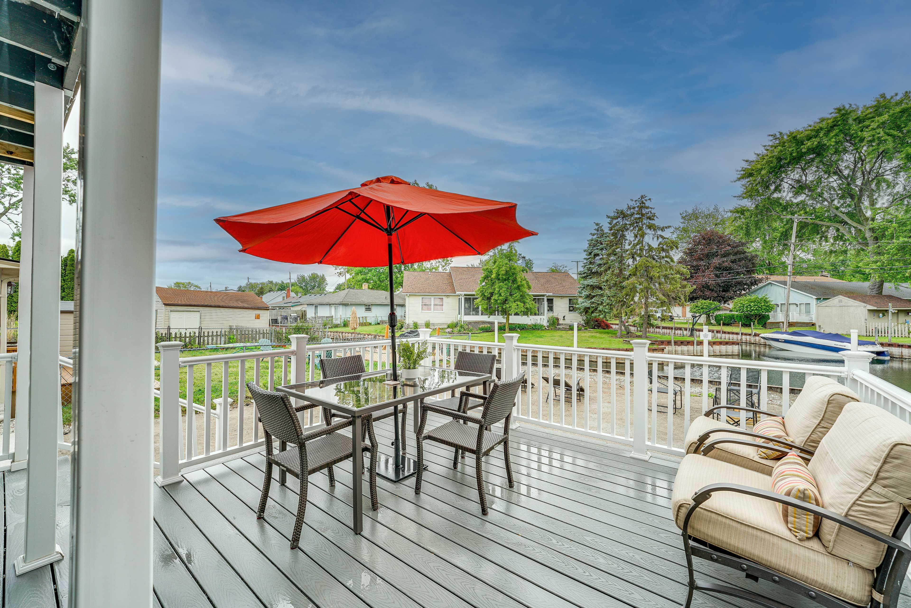 Castaways on the Lake Fish & Boat Waterfront Home Rental in