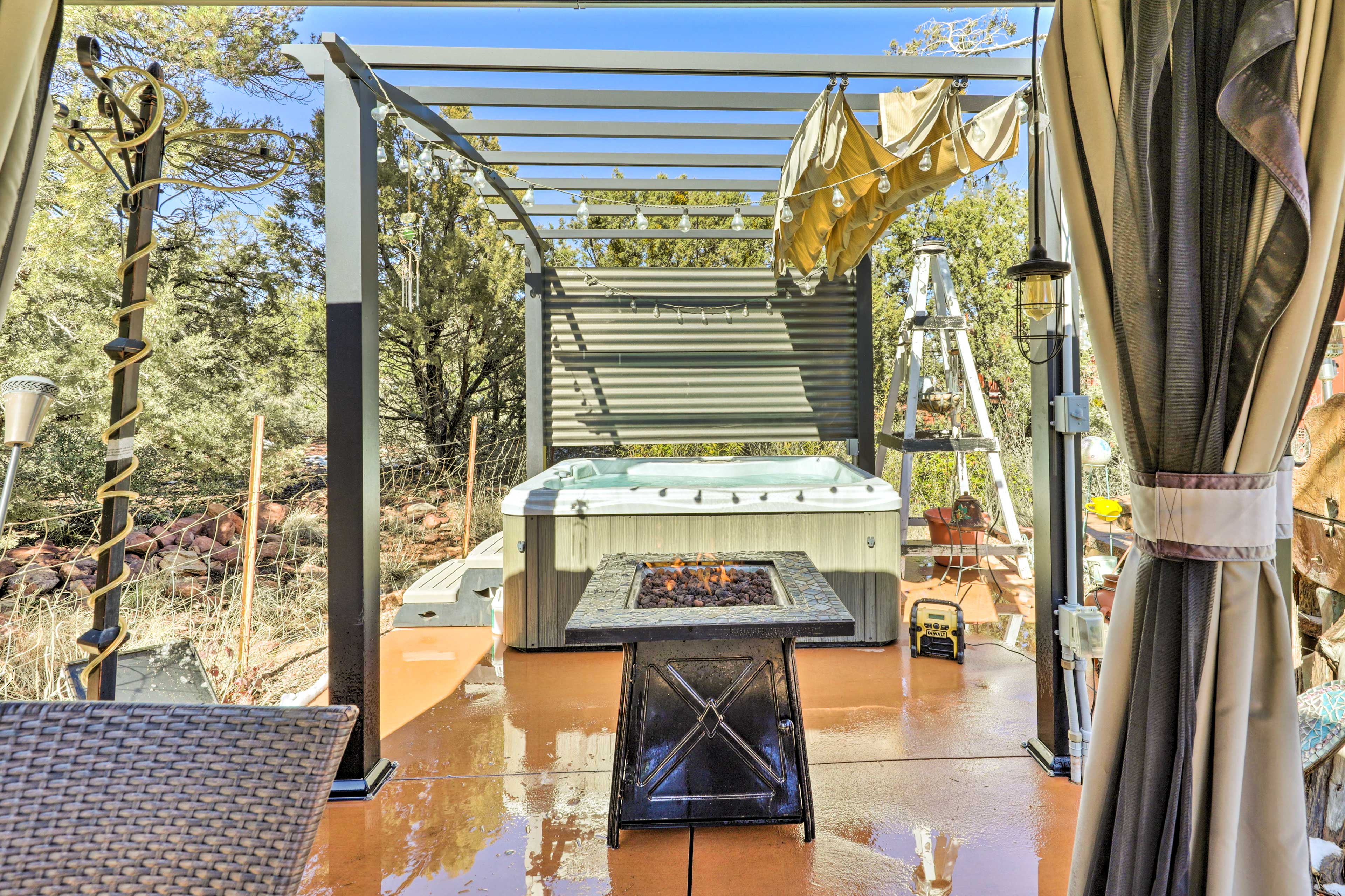 Property Image 2 - Pet-Friendly Arizona Home: Hot Tub & Fire Pit