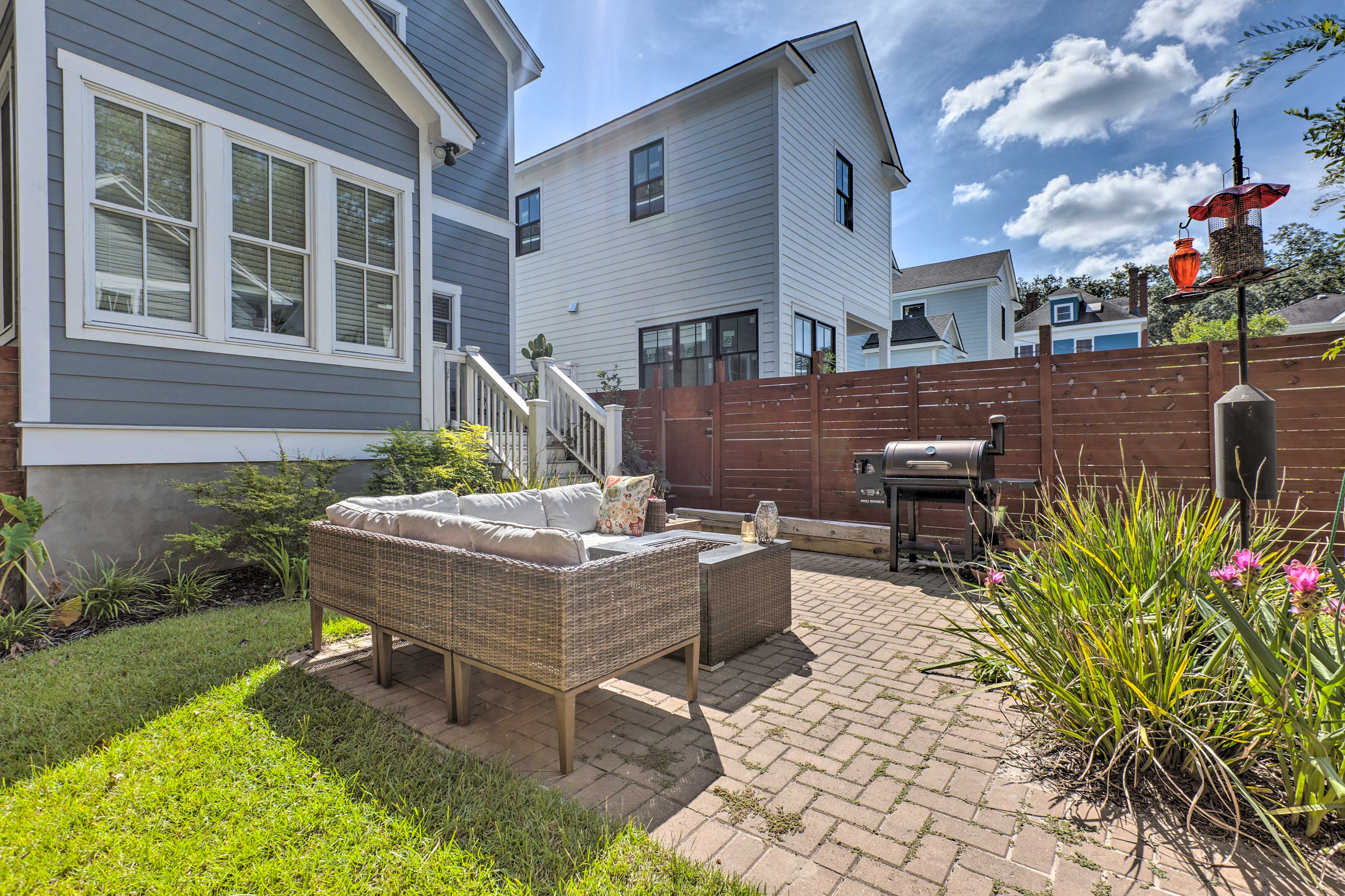 Updated Savannah Apartment Walk to Forsyth Park! Home Rental in