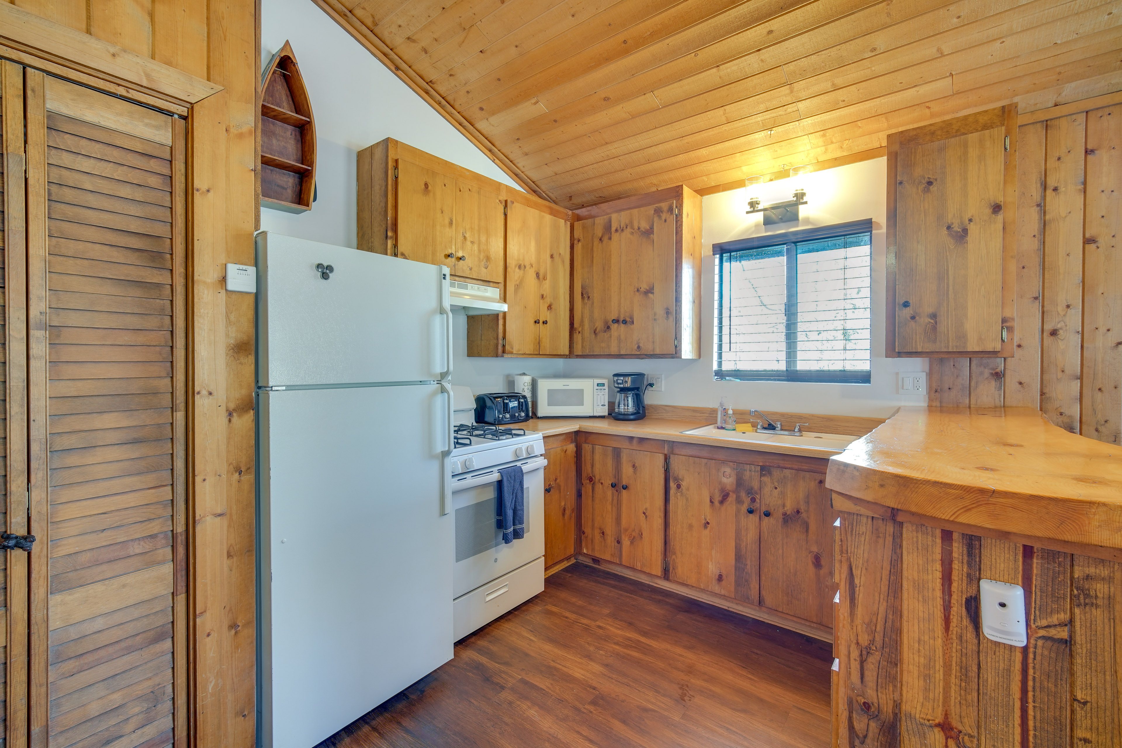 Property Image 2 - Sugarloaf Cabin w/ Arcade ~ 8 Mi to Big Bear Lake!